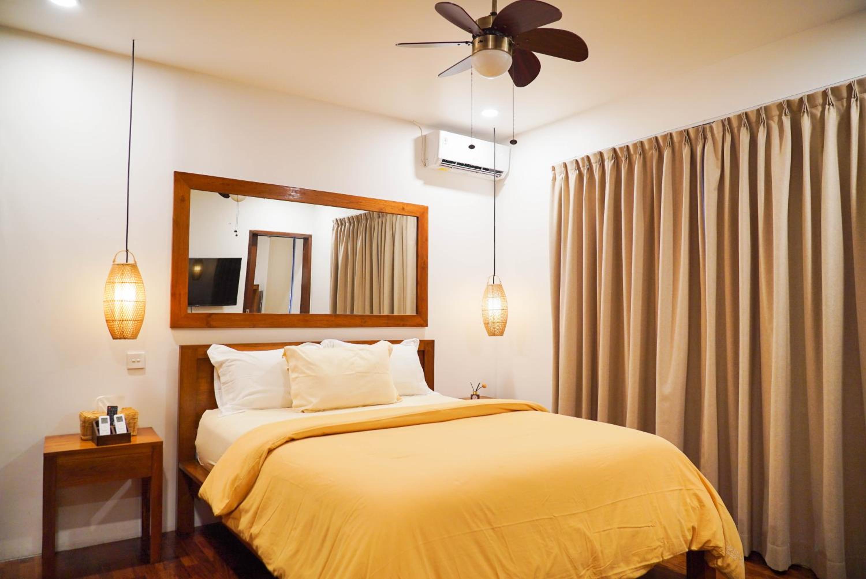 Mari Mar Beach Villa - 3BR next to Echobeach