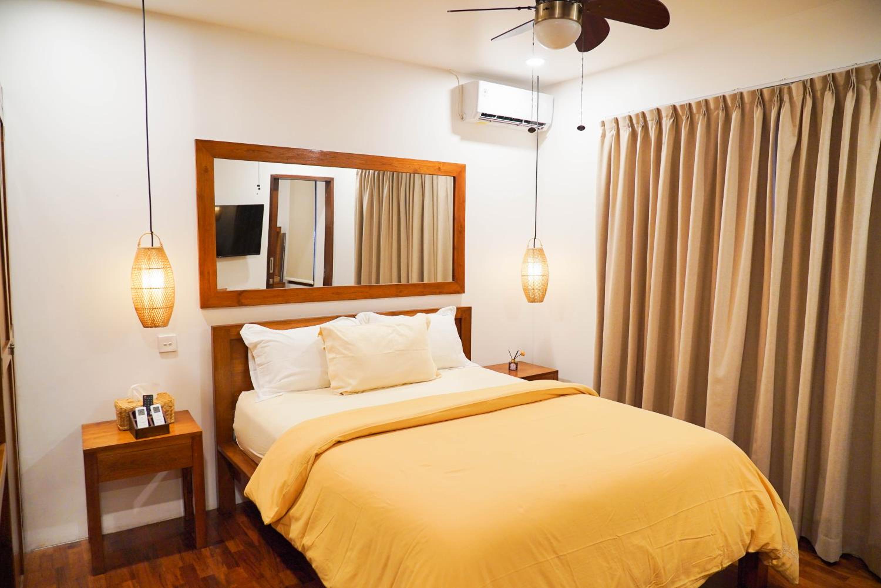 Mari Mar Beach Villa - 3BR next to Echobeach