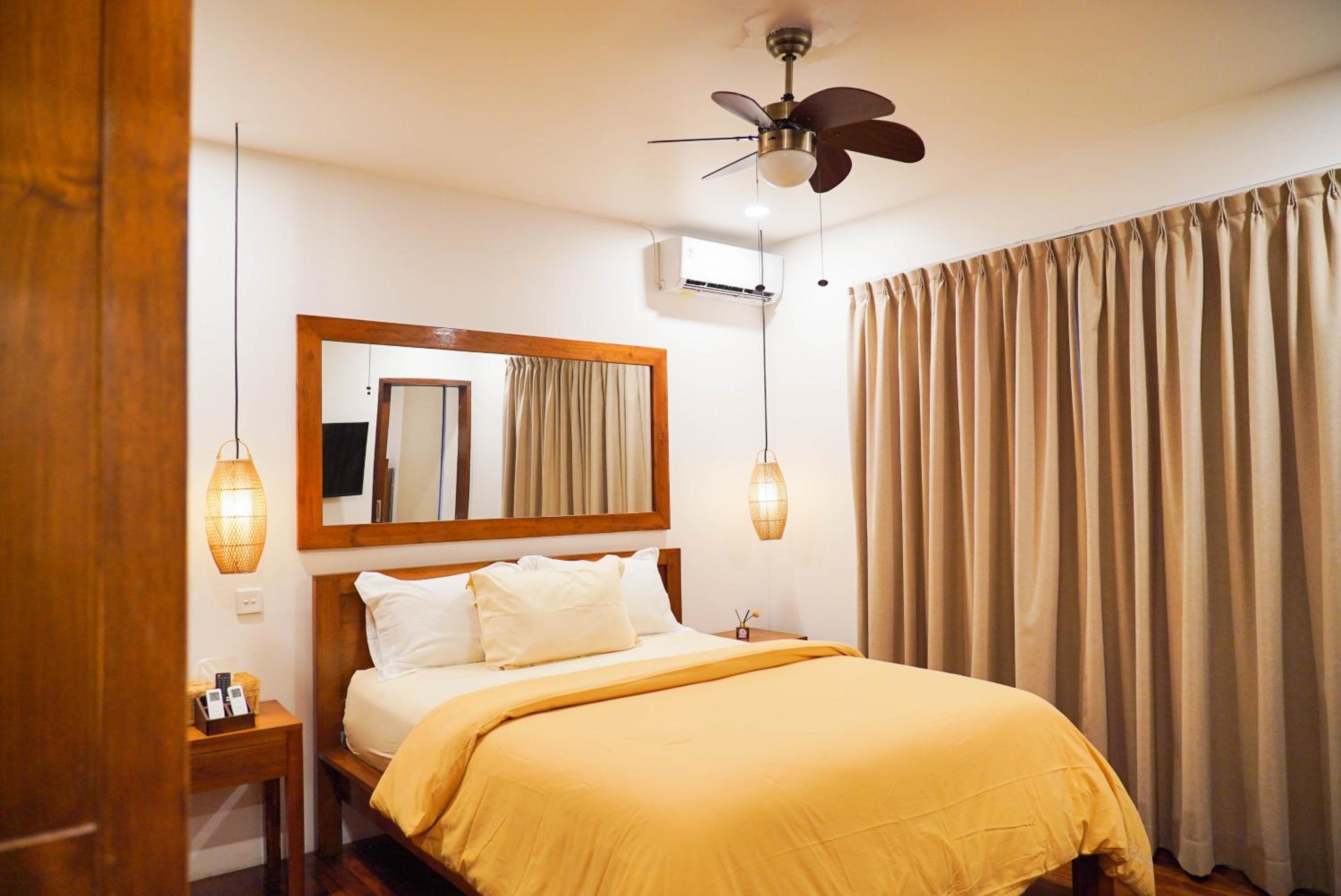 Mari Mar Beach Villa - 3BR next to Echobeach