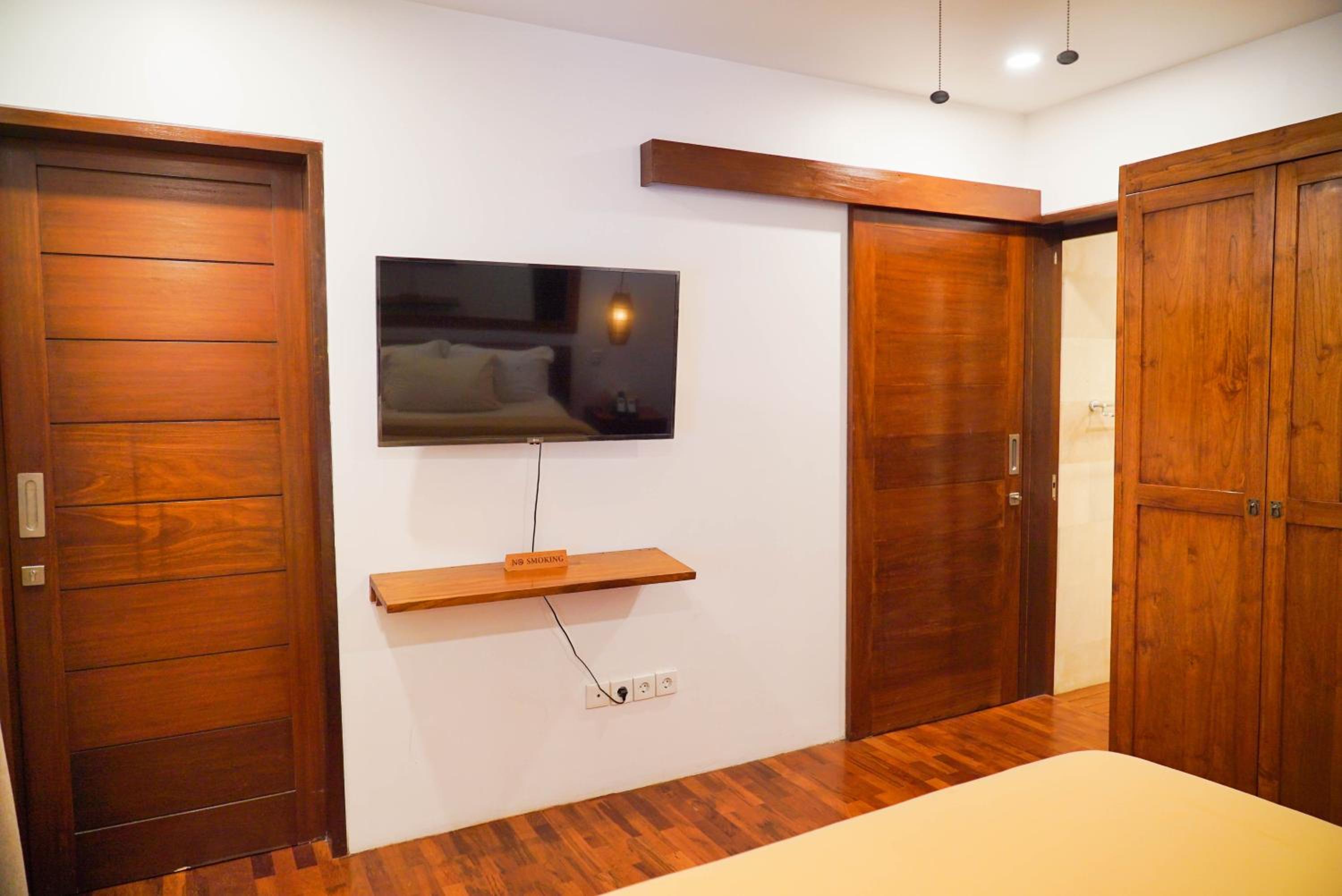 Mari Mar Beach Villa - 3BR next to Echobeach