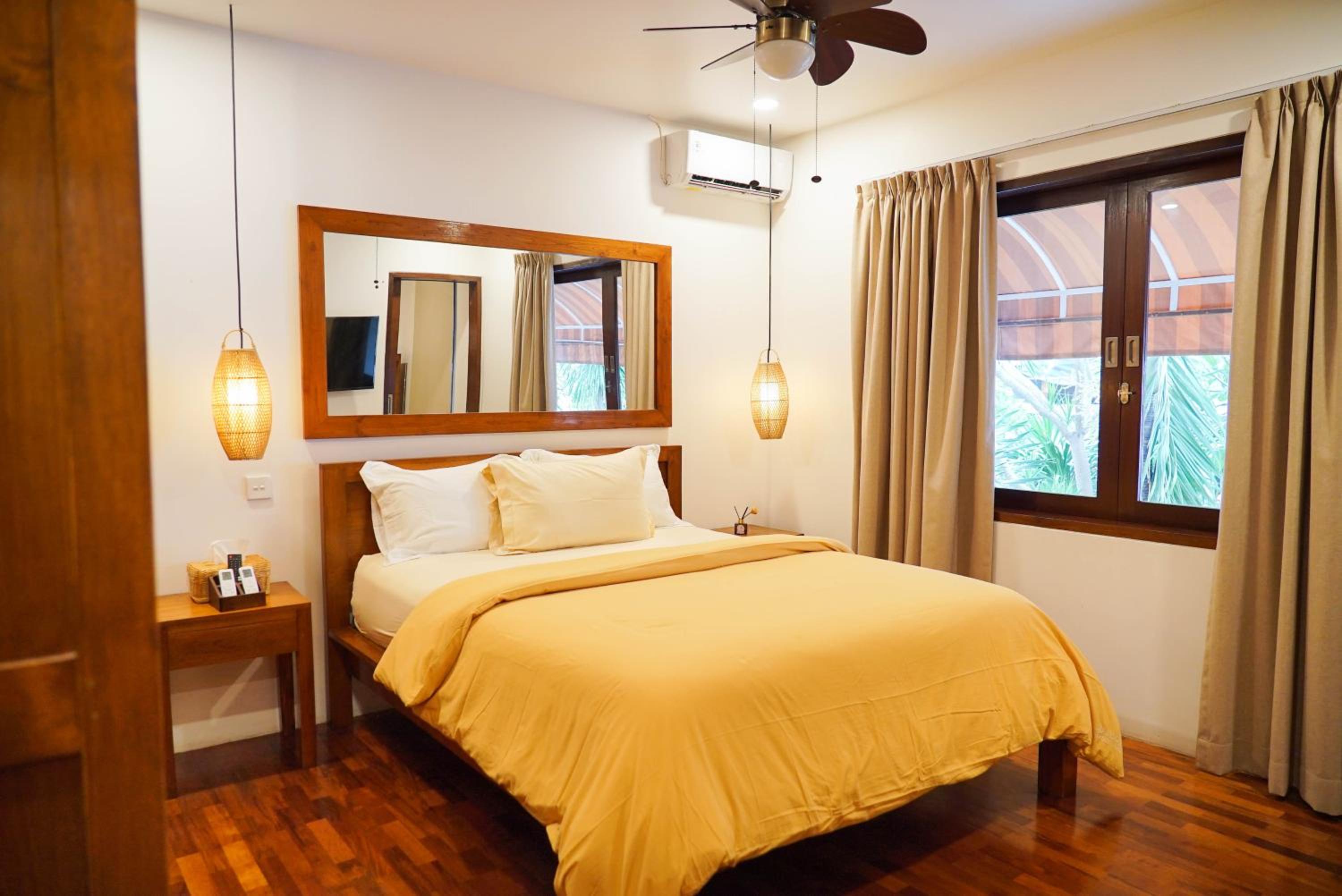 Mari Mar Beach Villa - 3BR next to Echobeach