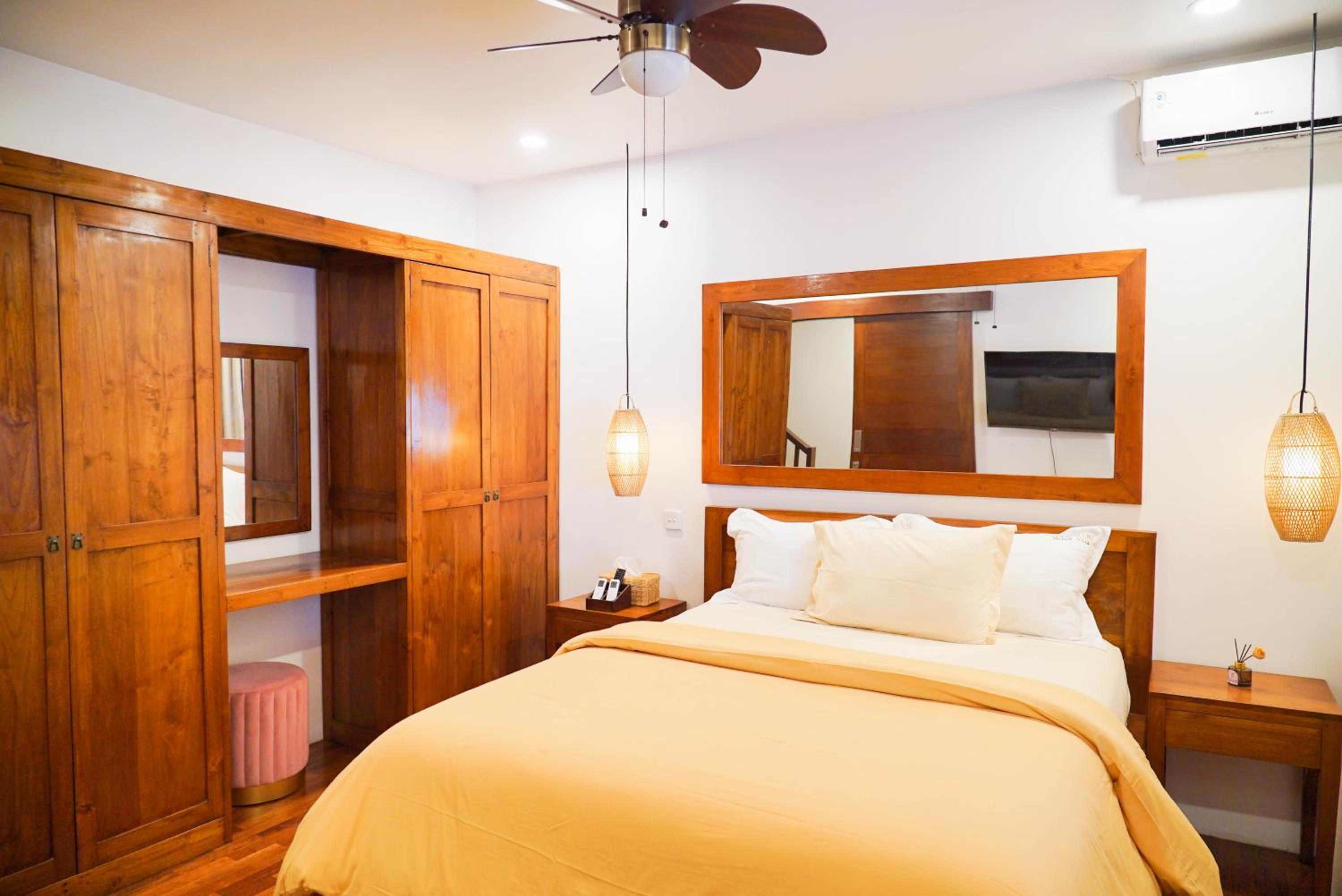 Mari Mar Beach Villa - 3BR next to Echobeach