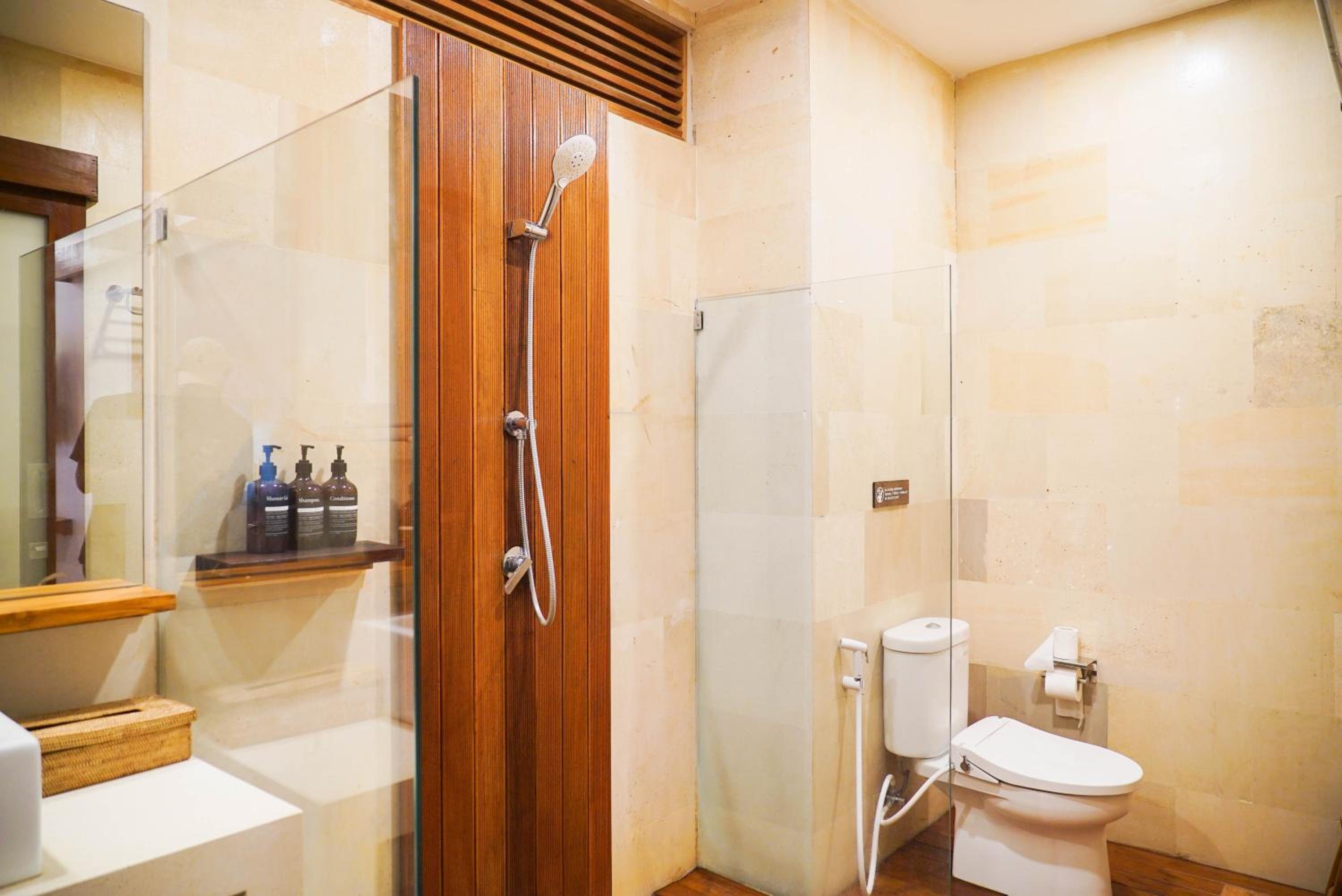 Mari Mar Beach Villa - 3BR next to Echobeach