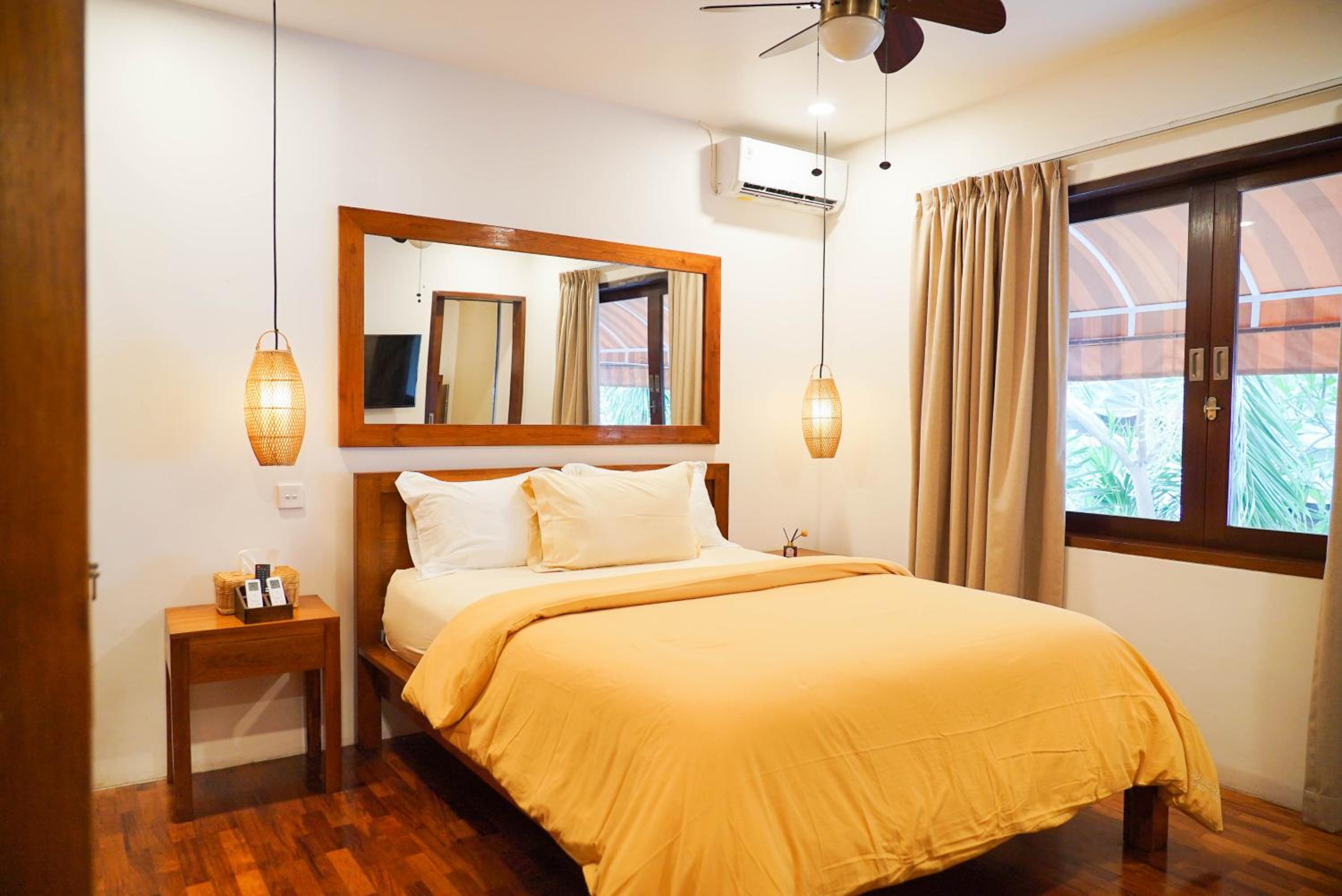 Mari Mar Beach Villa - 3BR next to Echobeach