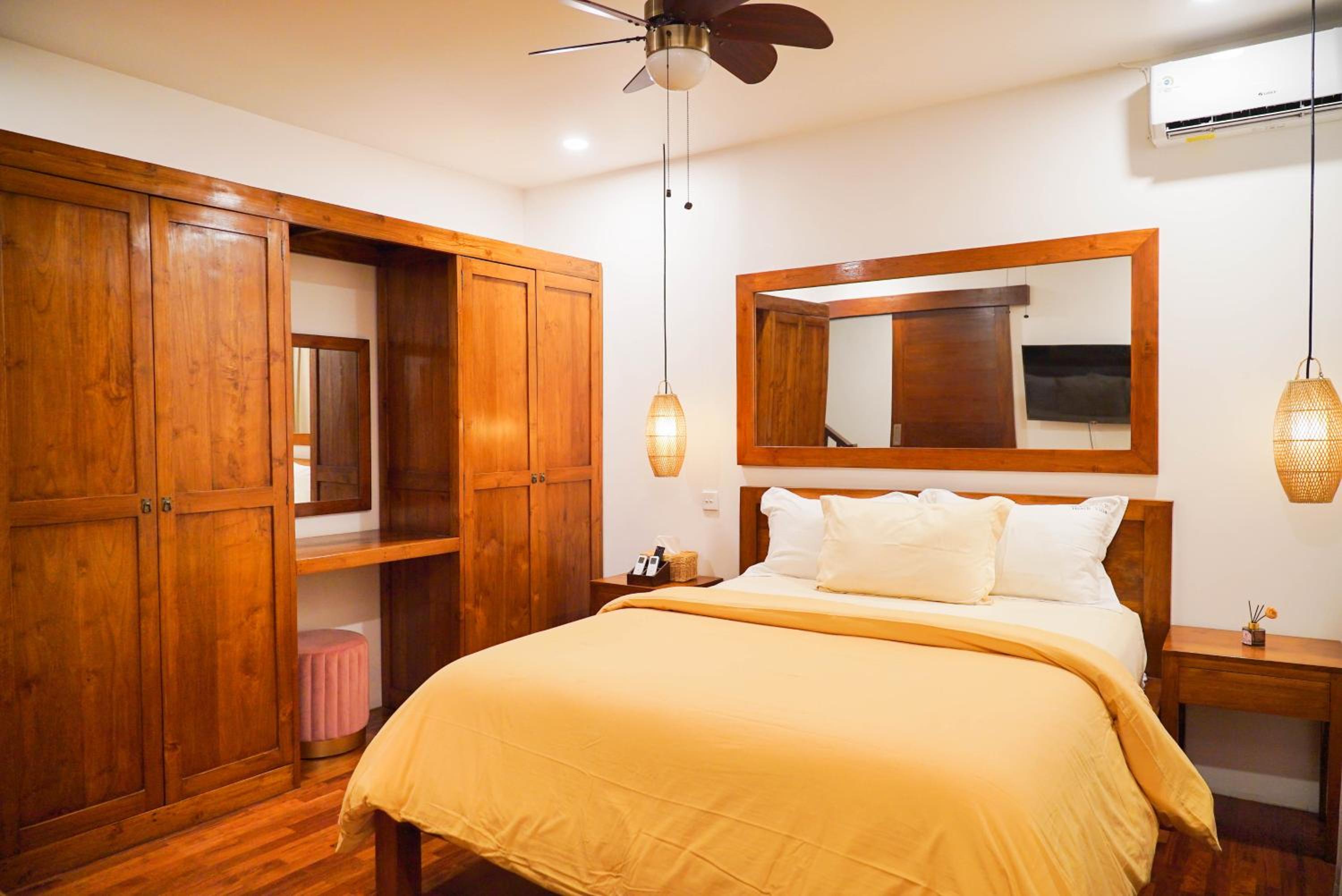 Mari Mar Beach Villa - 3BR next to Echobeach