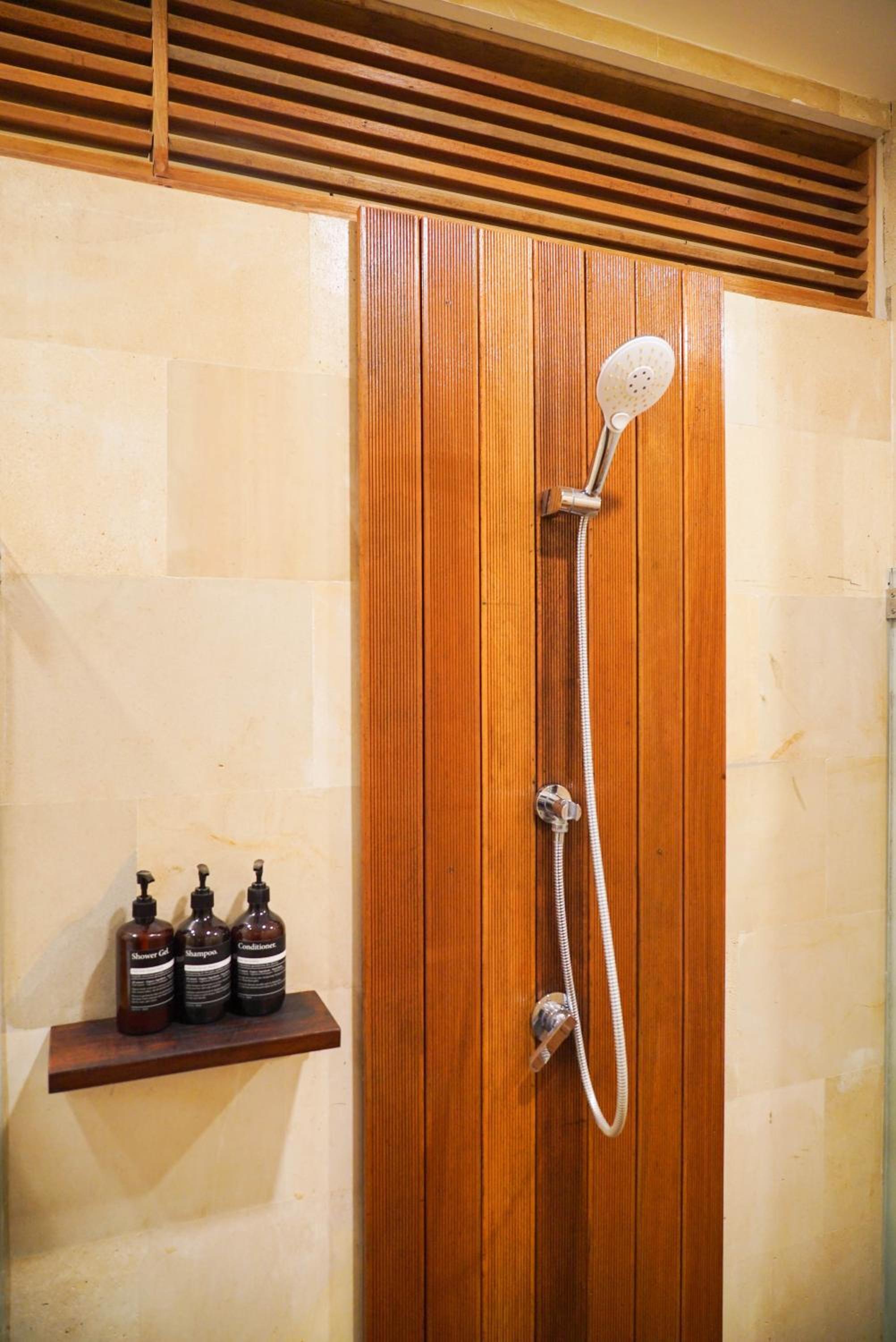 Mari Mar Beach Villa - 3BR next to Echobeach