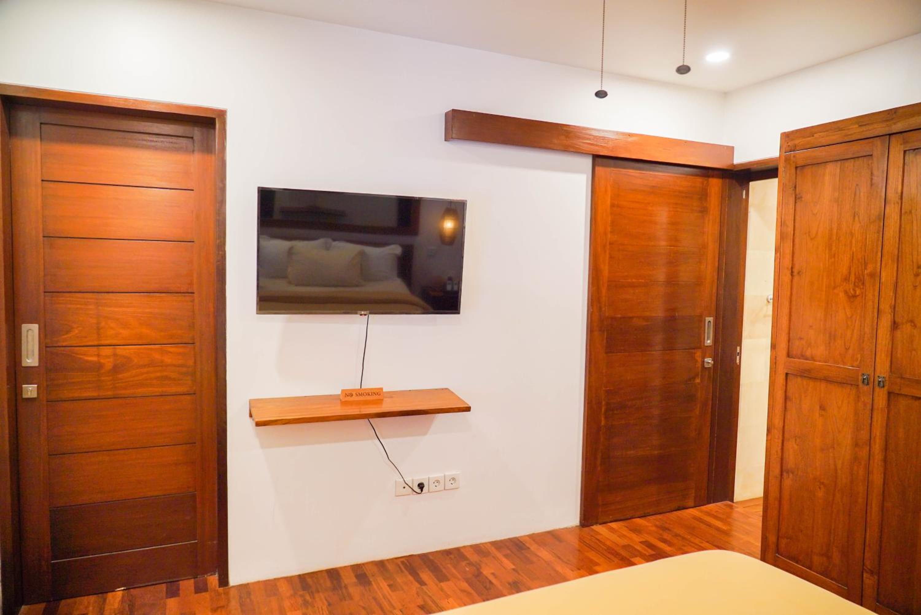 Mari Mar Beach Villa - 3BR next to Echobeach