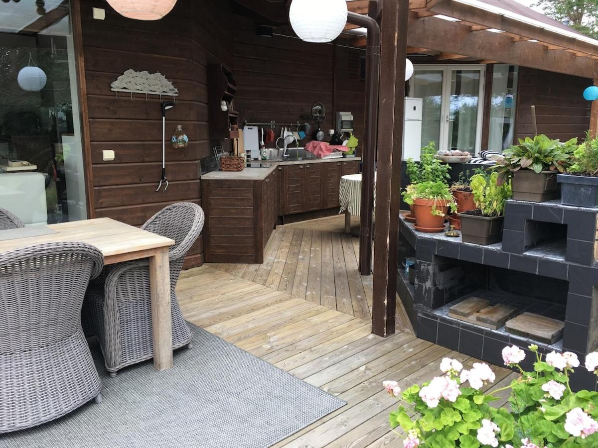 Escape to a Seaside Paradise Your Cozy Hideaway