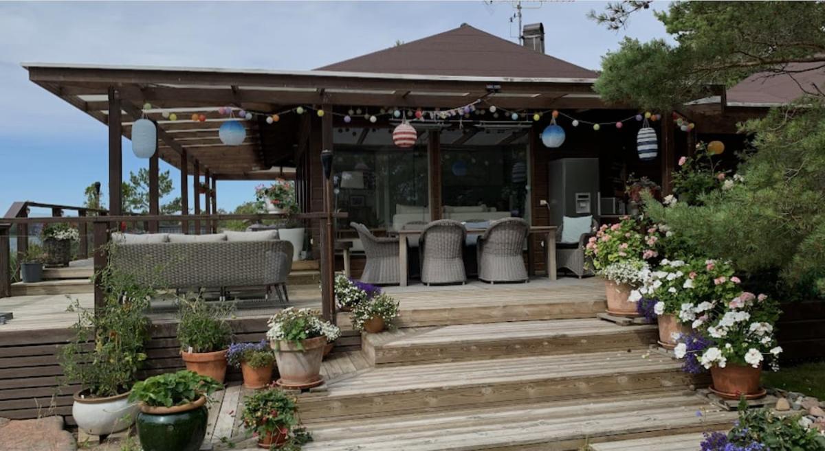 Escape to a Seaside Paradise Your Cozy Hideaway