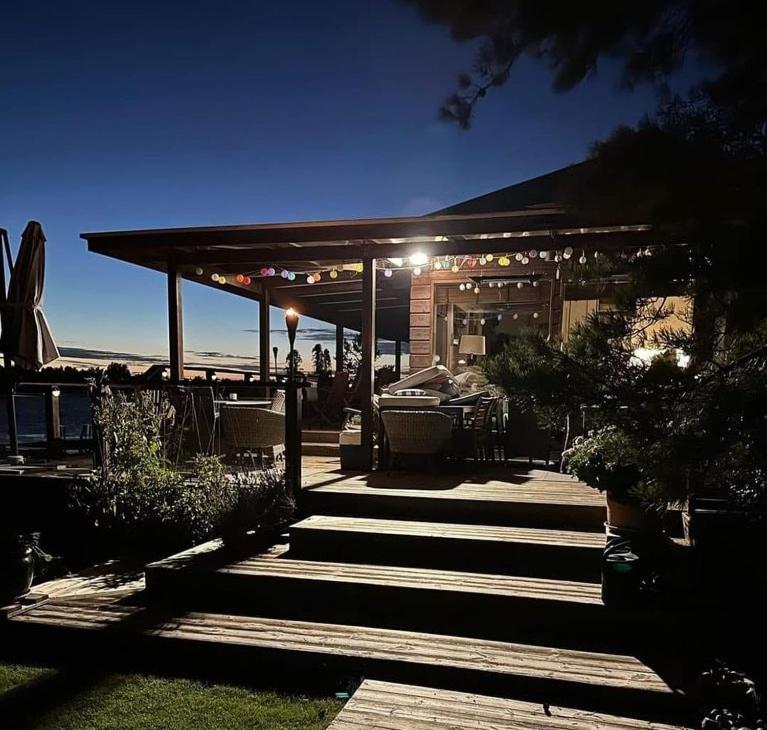 Escape to a Seaside Paradise Your Cozy Hideaway