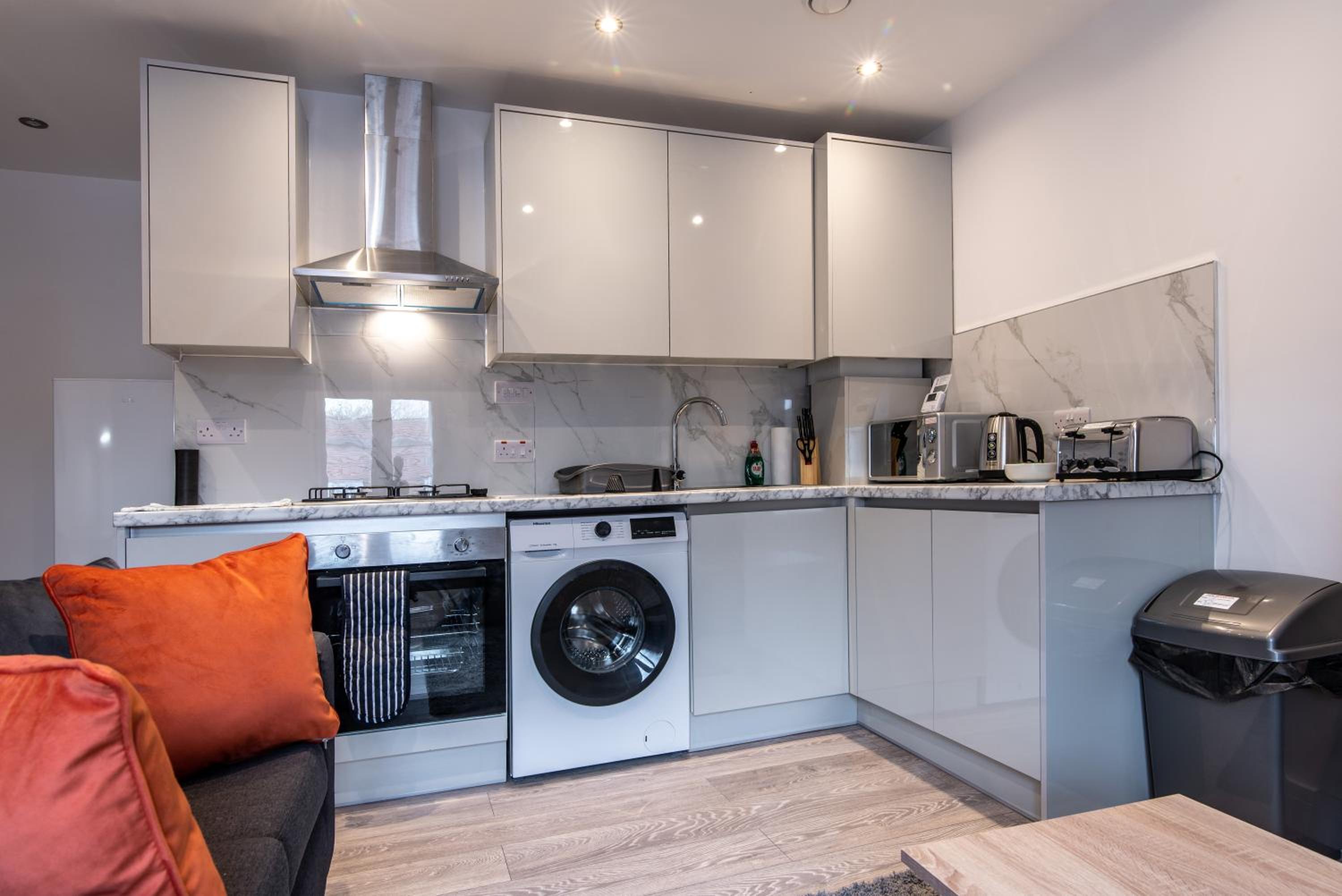 2-Bed Apartment, Basingstoke - Great Location