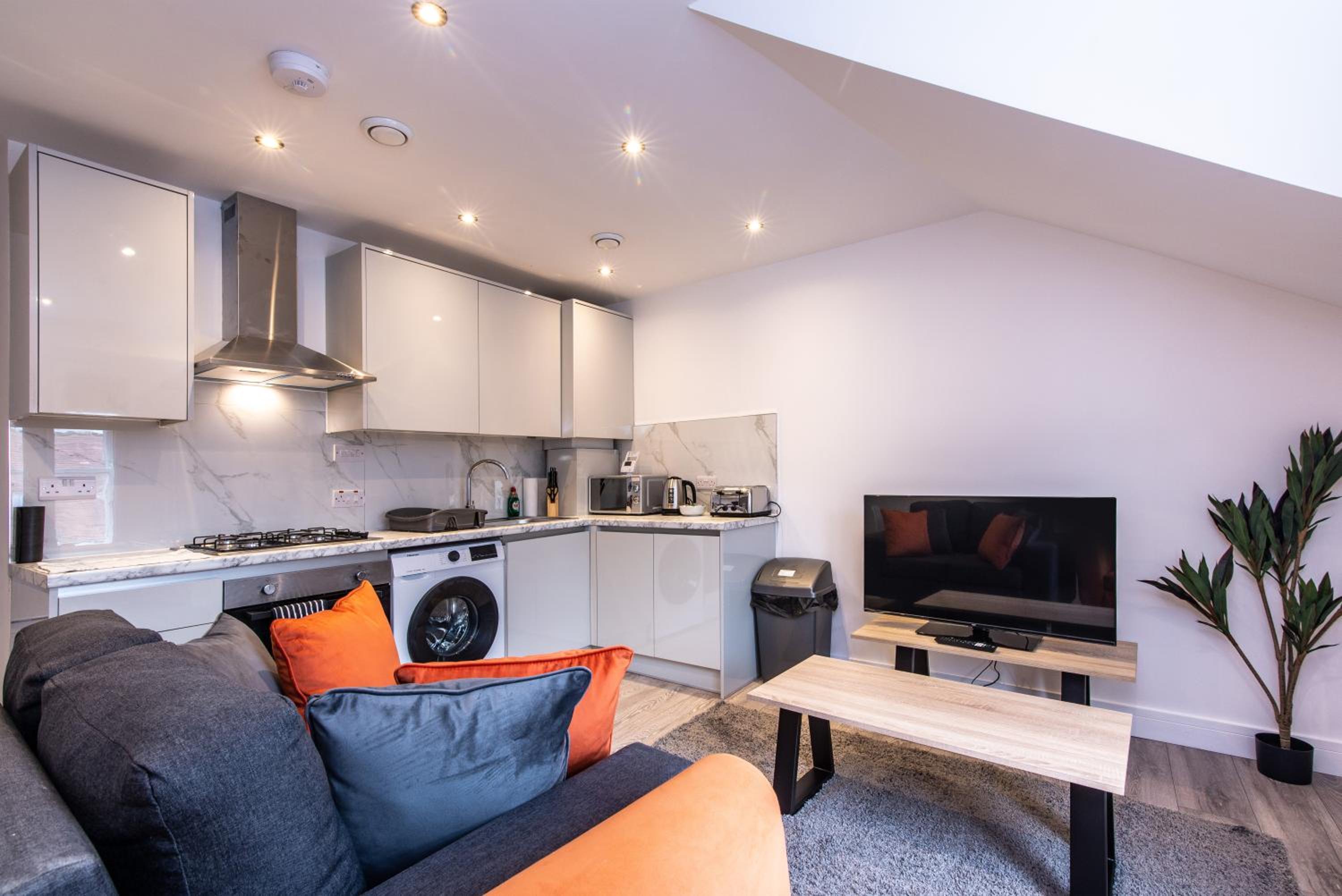 2-Bed Apartment, Basingstoke - Great Location