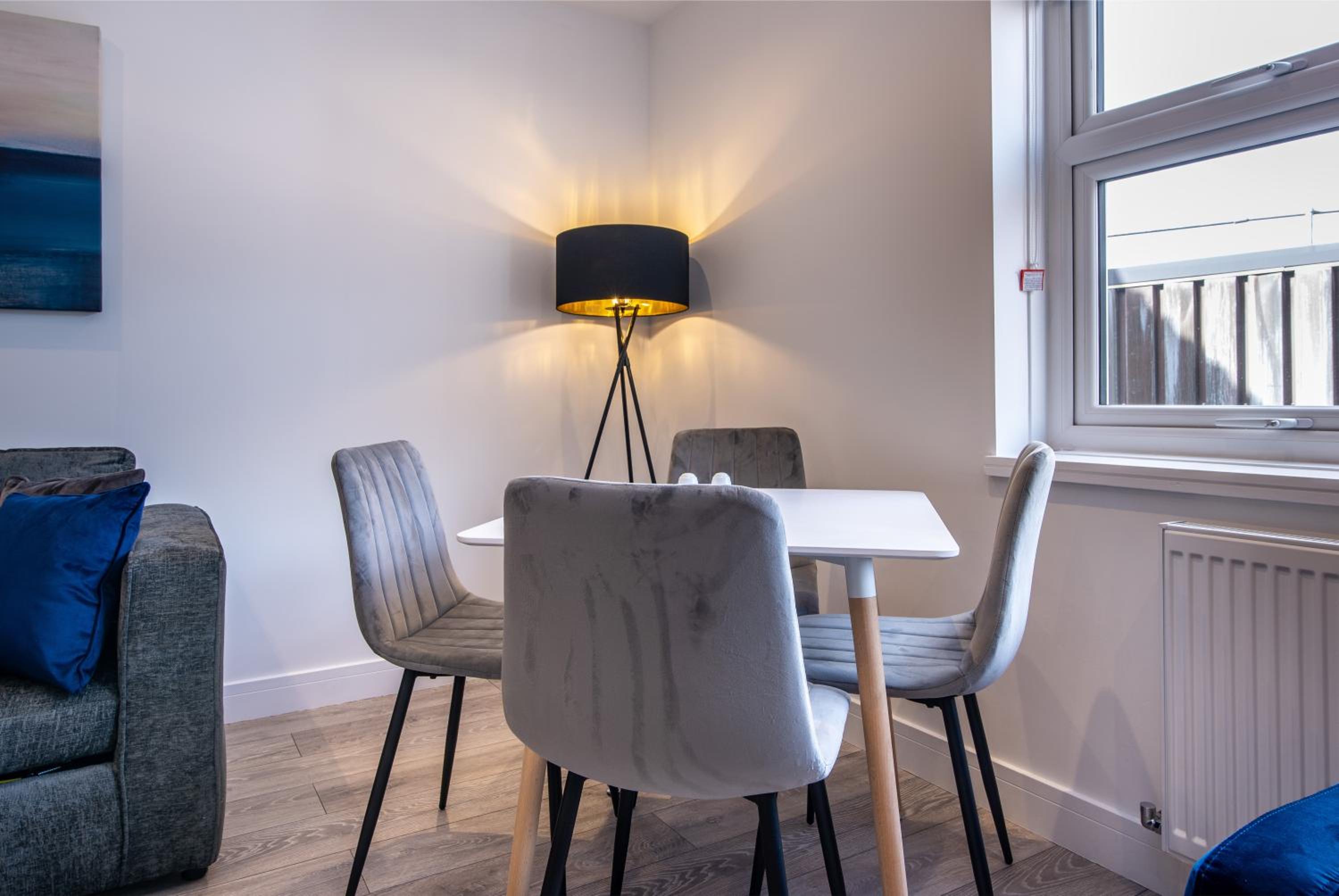 2 Bedroom Apartment - In the Heart of Basingstoke