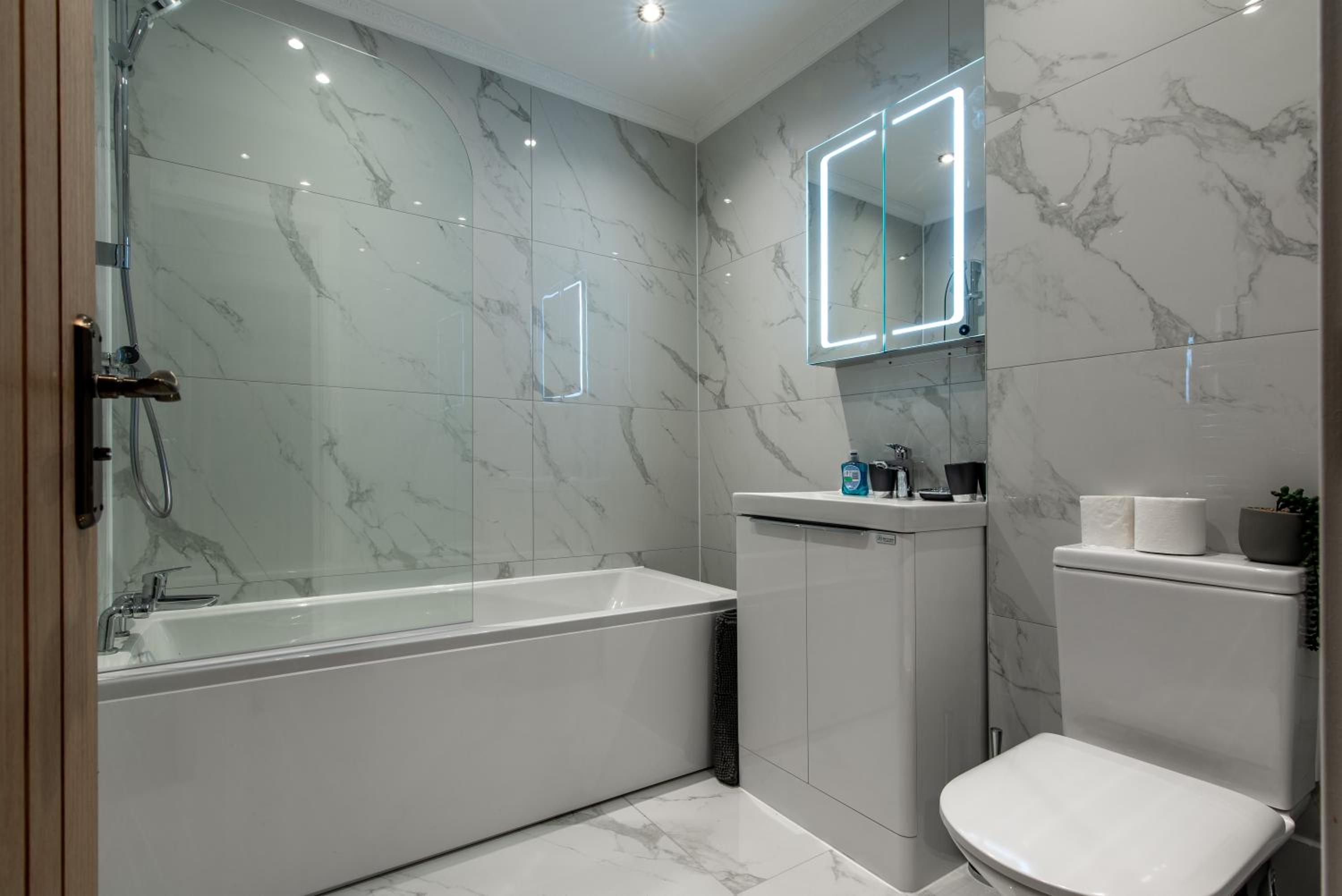 2 Bedroom Apartment - In the Heart of Basingstoke