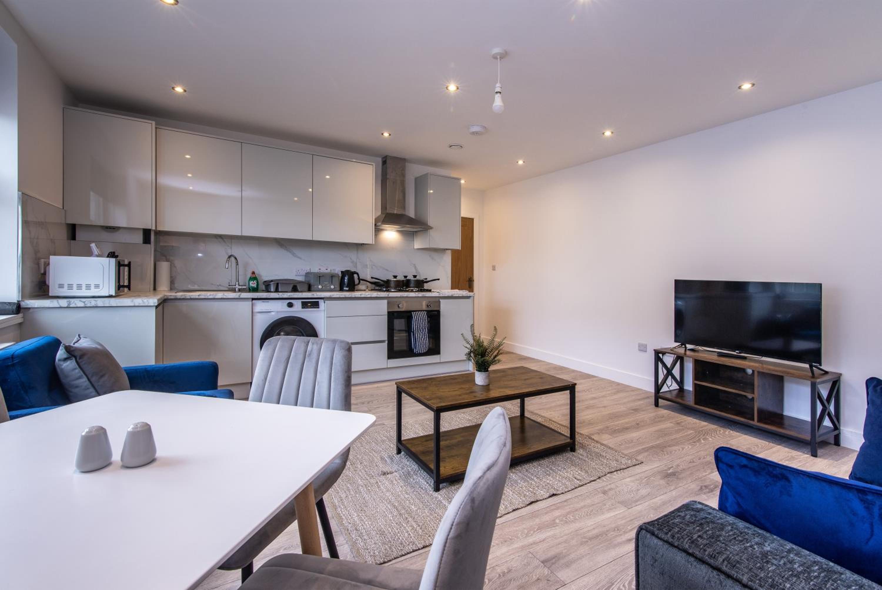2 Bedroom Apartment - In the Heart of Basingstoke