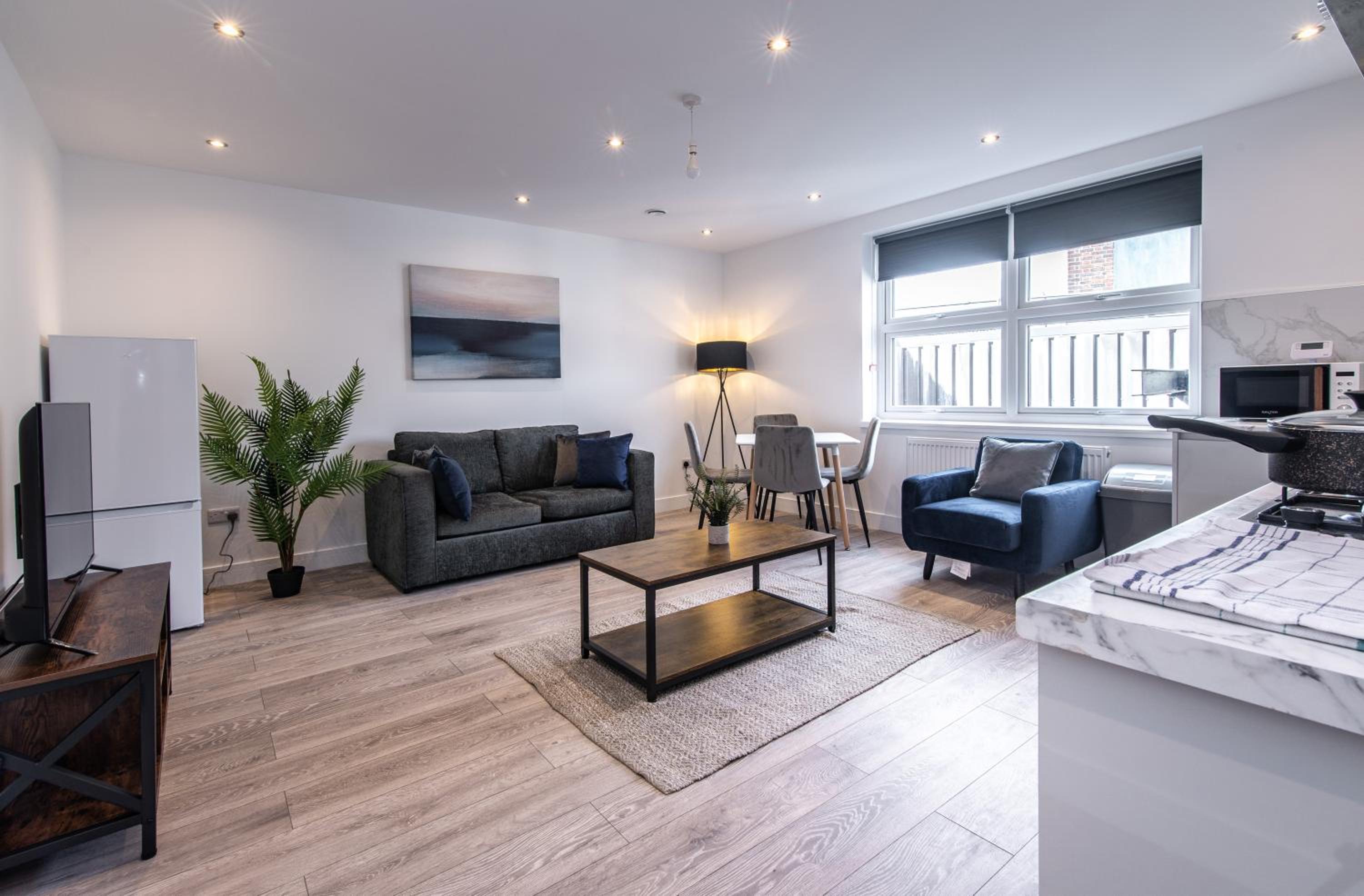 2 Bedroom Apartment - In the Heart of Basingstoke