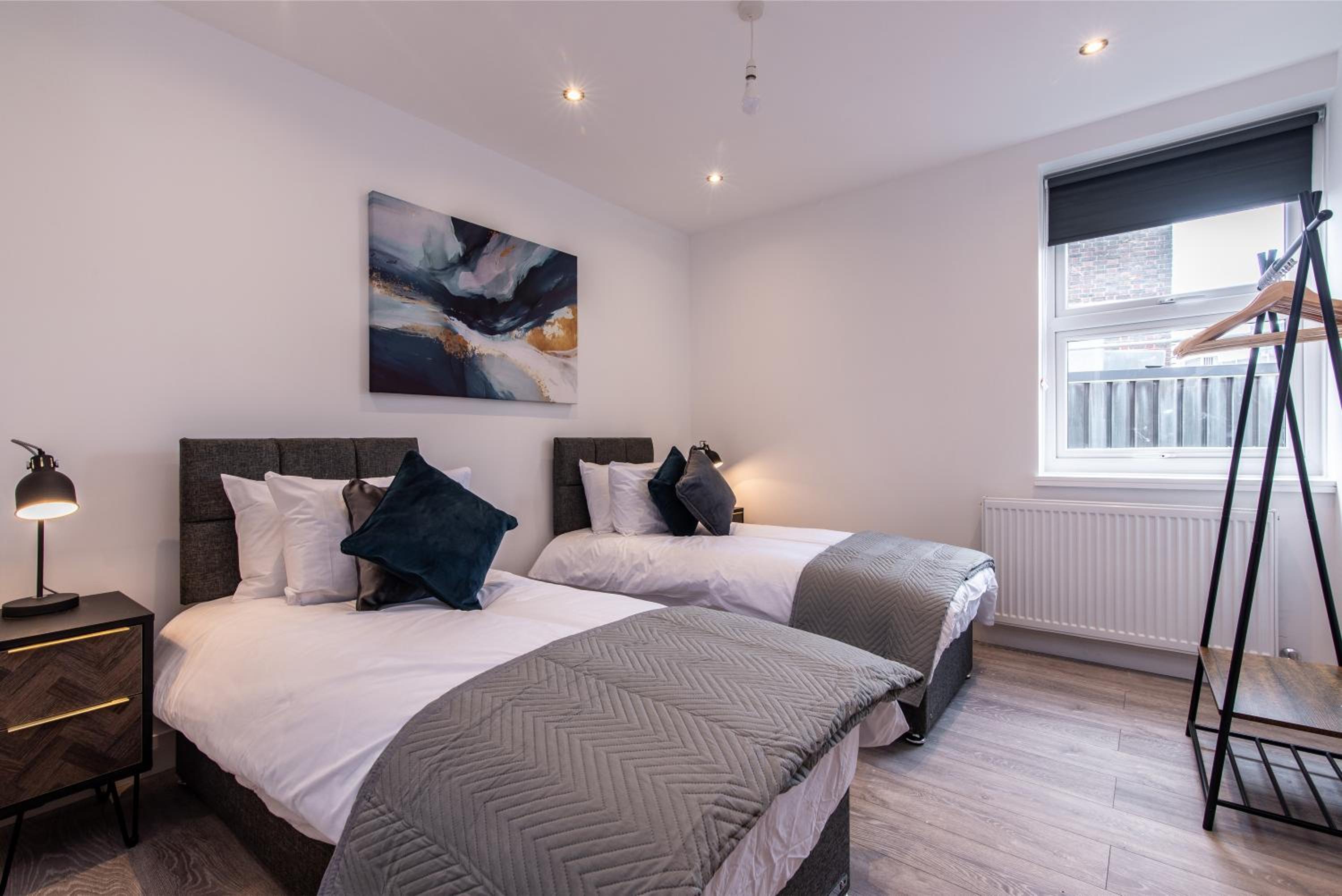 2 Bedroom Apartment - In the Heart of Basingstoke