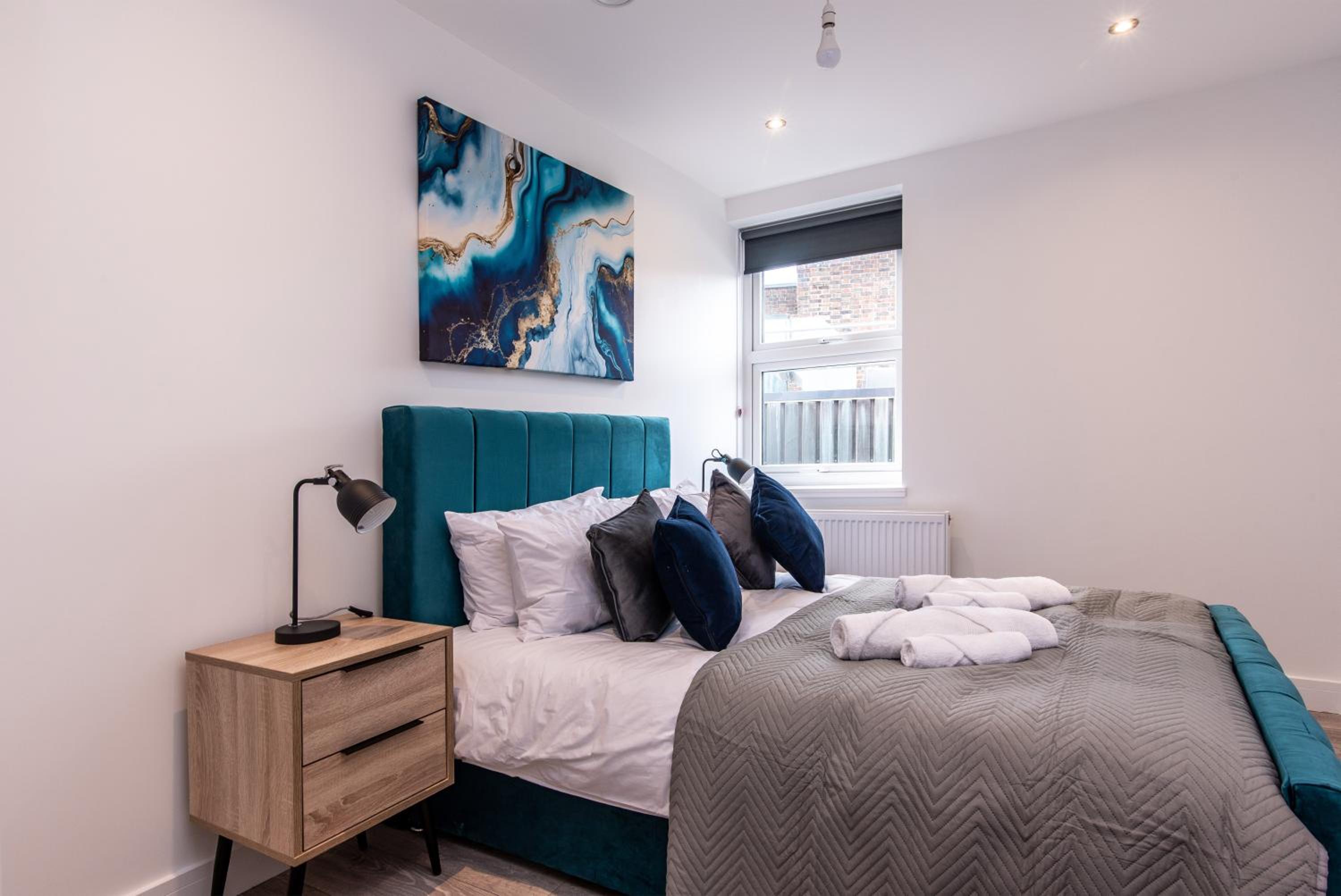 2 Bedroom Apartment - In the Heart of Basingstoke