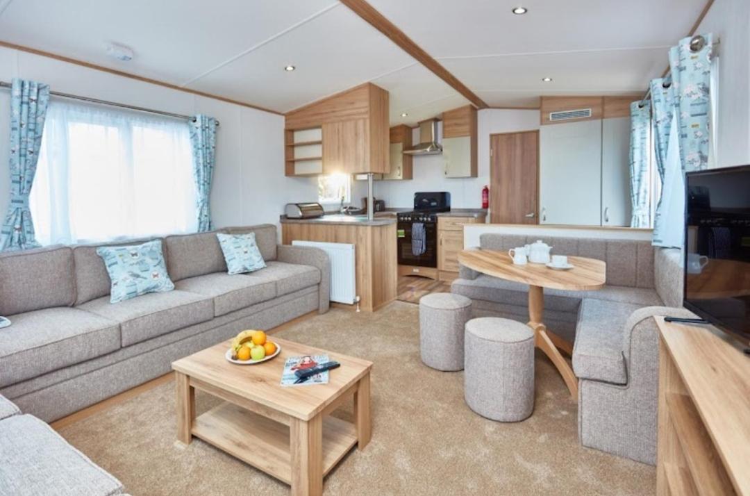 Sea Bliss Beachfront Caravan, 2 Bed King Ensuite, Sleeps 6, Wrap Decking, Crimdon Dene