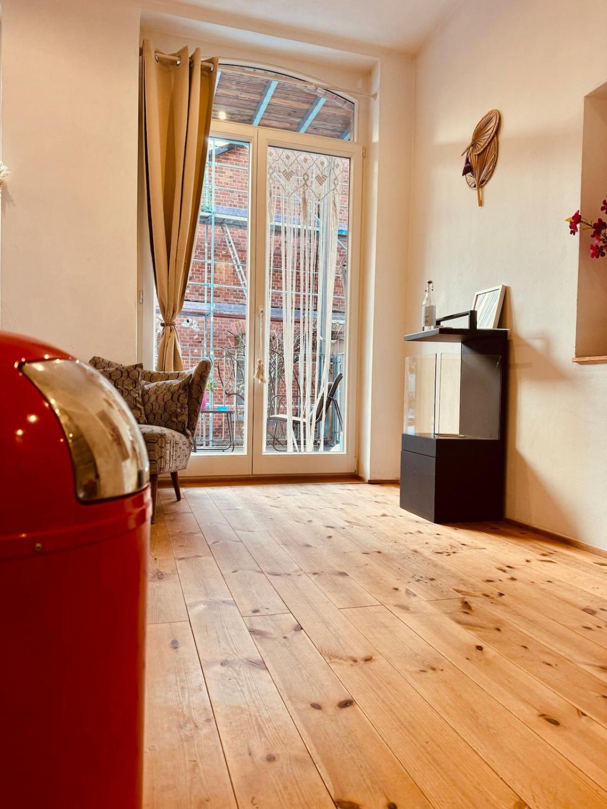 1-Zimmer-Apartment mit Balkon nähe ICE-Bahnhof