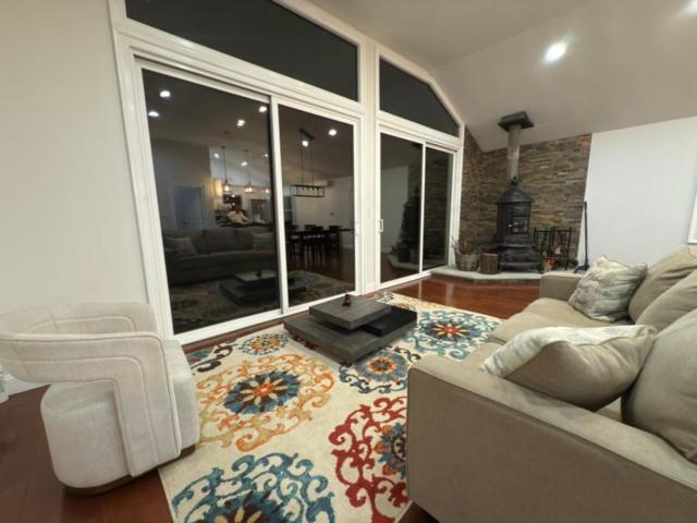 Modern Retreat Poconos 3BR Fire Pit Skiing