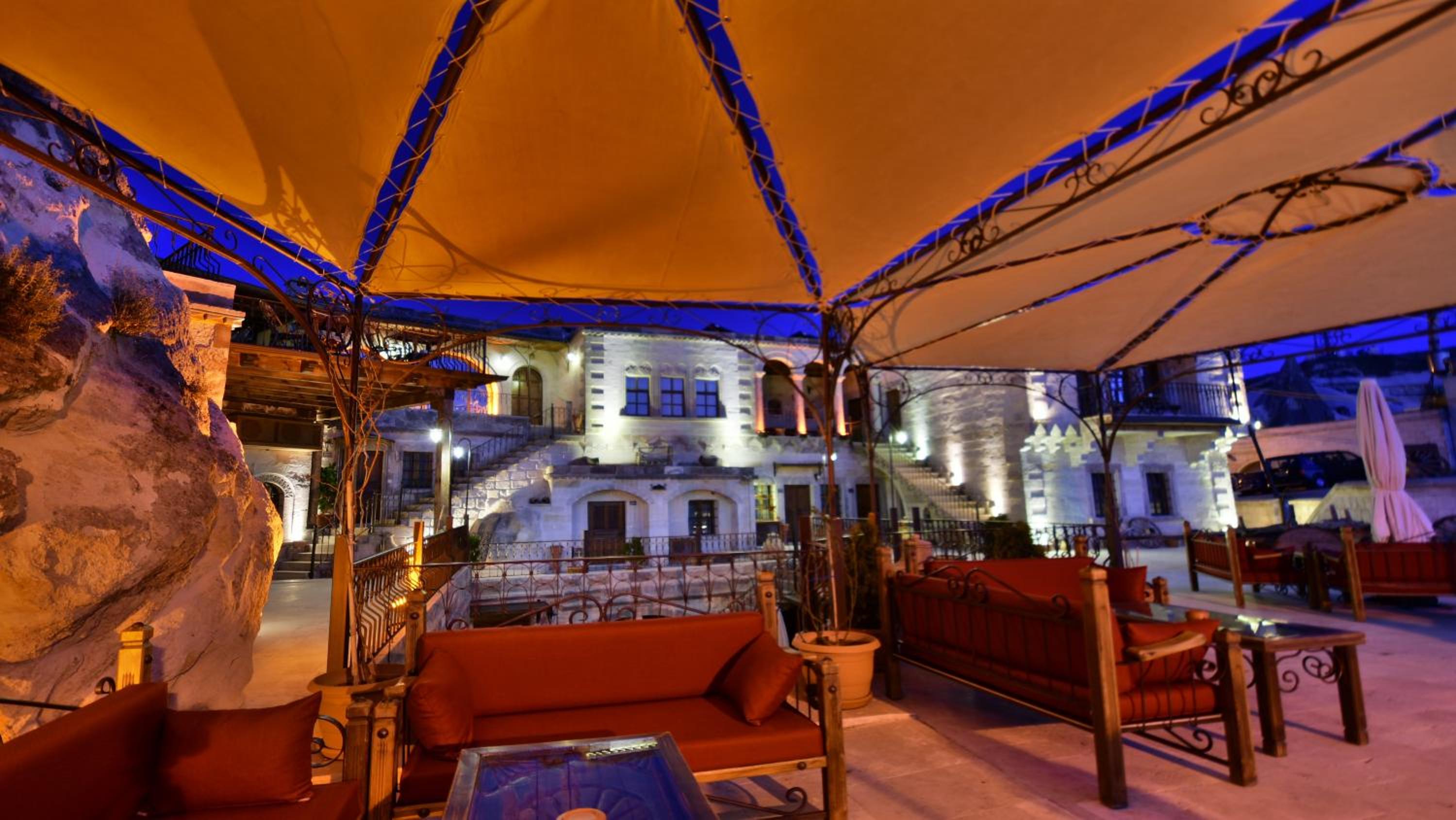 Harman Cave Hotel - Image 19