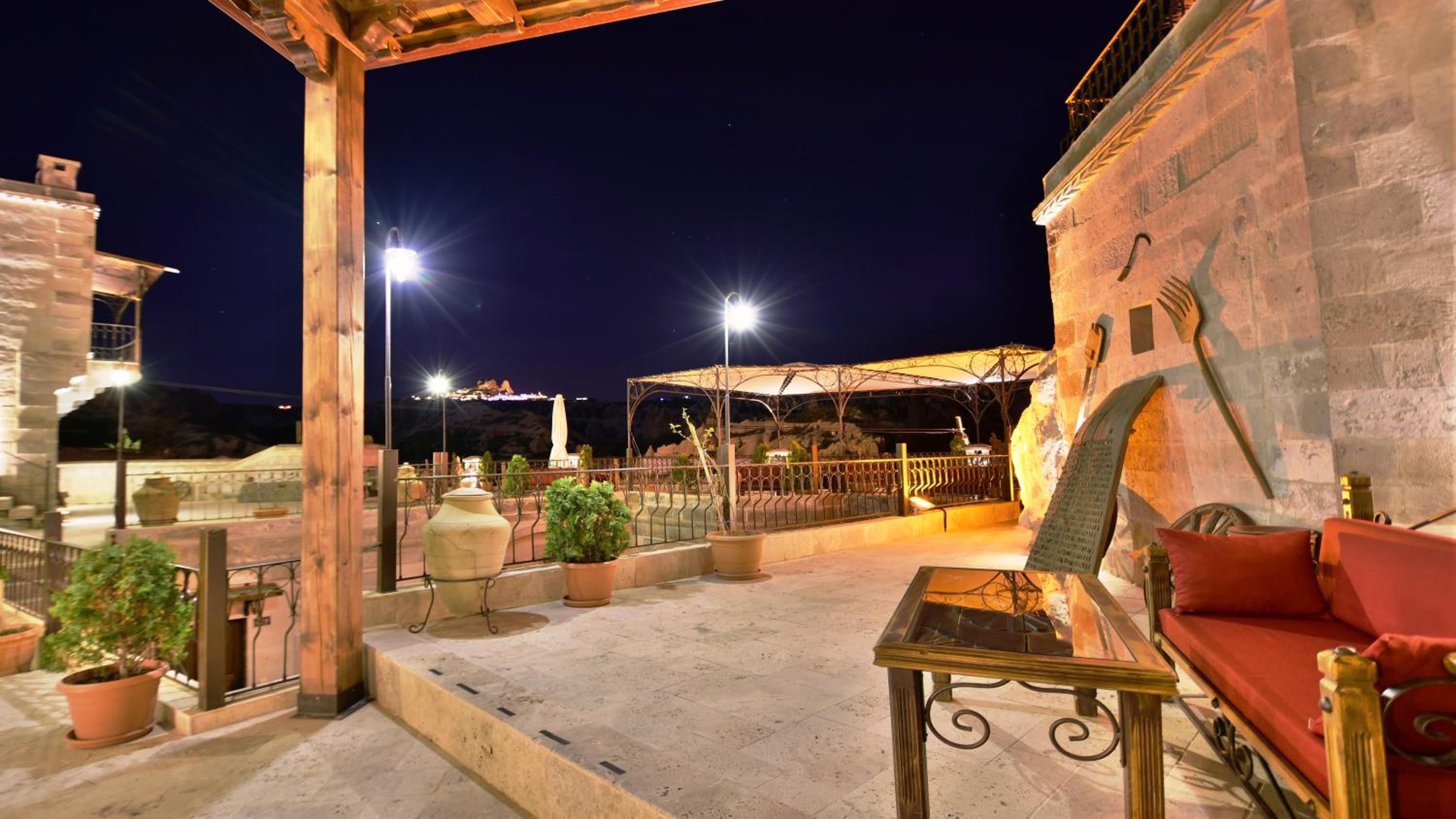 Harman Cave Hotel - Image 17