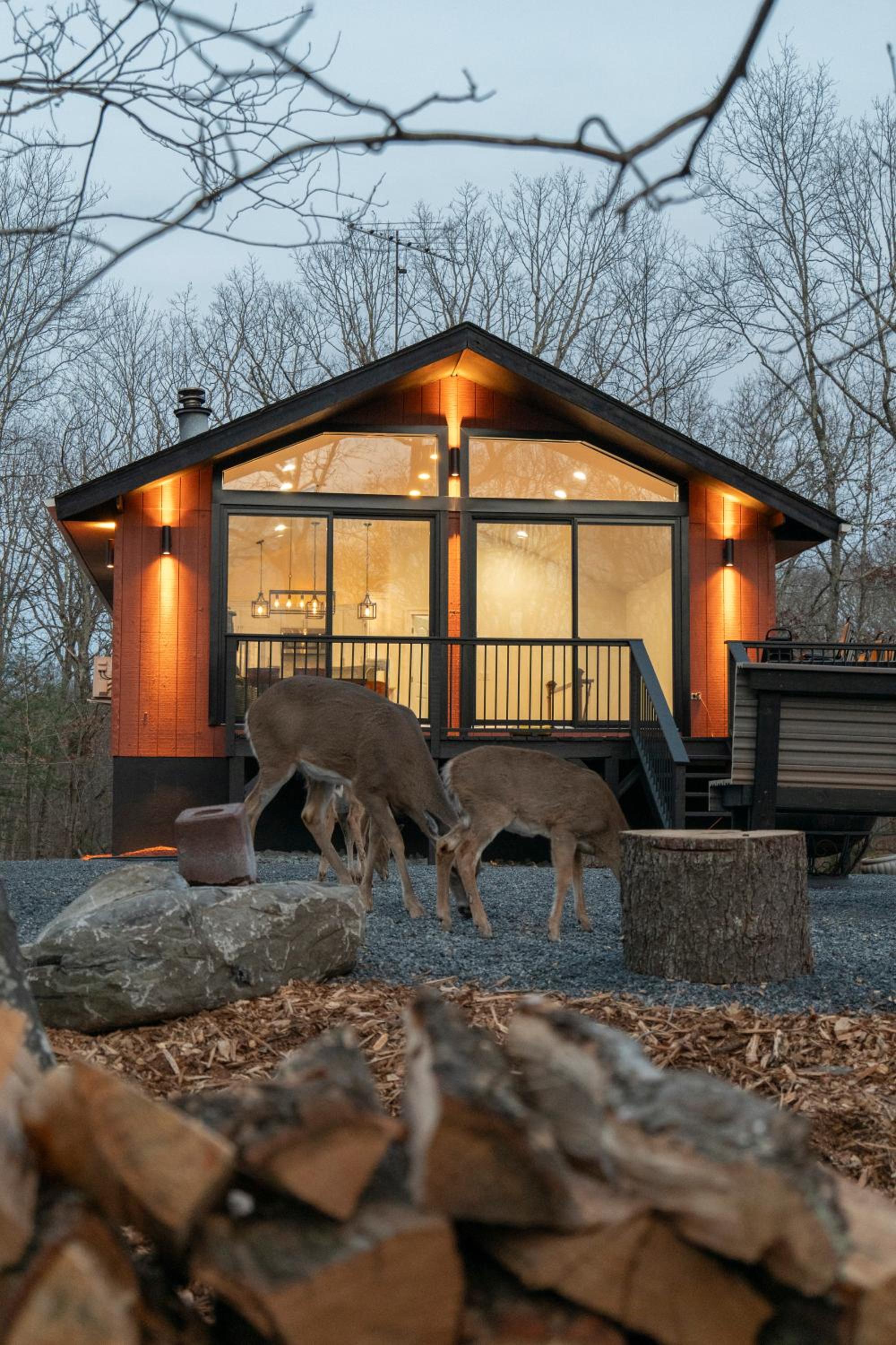 Modern Retreat Poconos 3BR Fire Pit Skiing