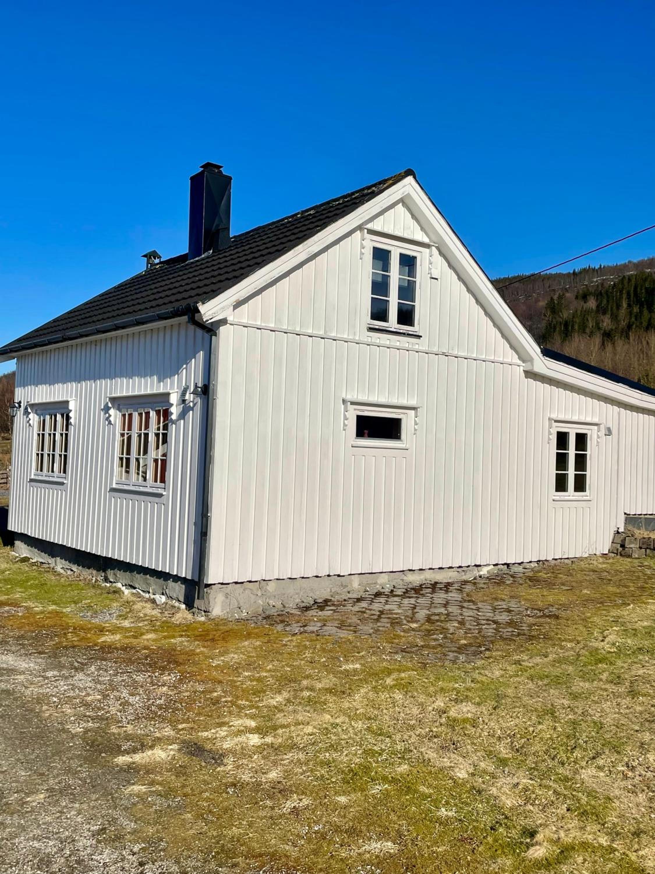 Marvelous farmhouse with amazing fjord and mountain view in Northern Norway