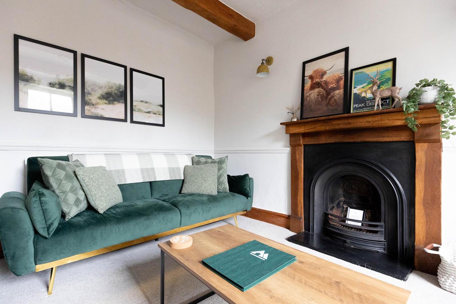 WEST VIEW COTTAGE - Charming Wensley Cottage in the Heart of Peaks