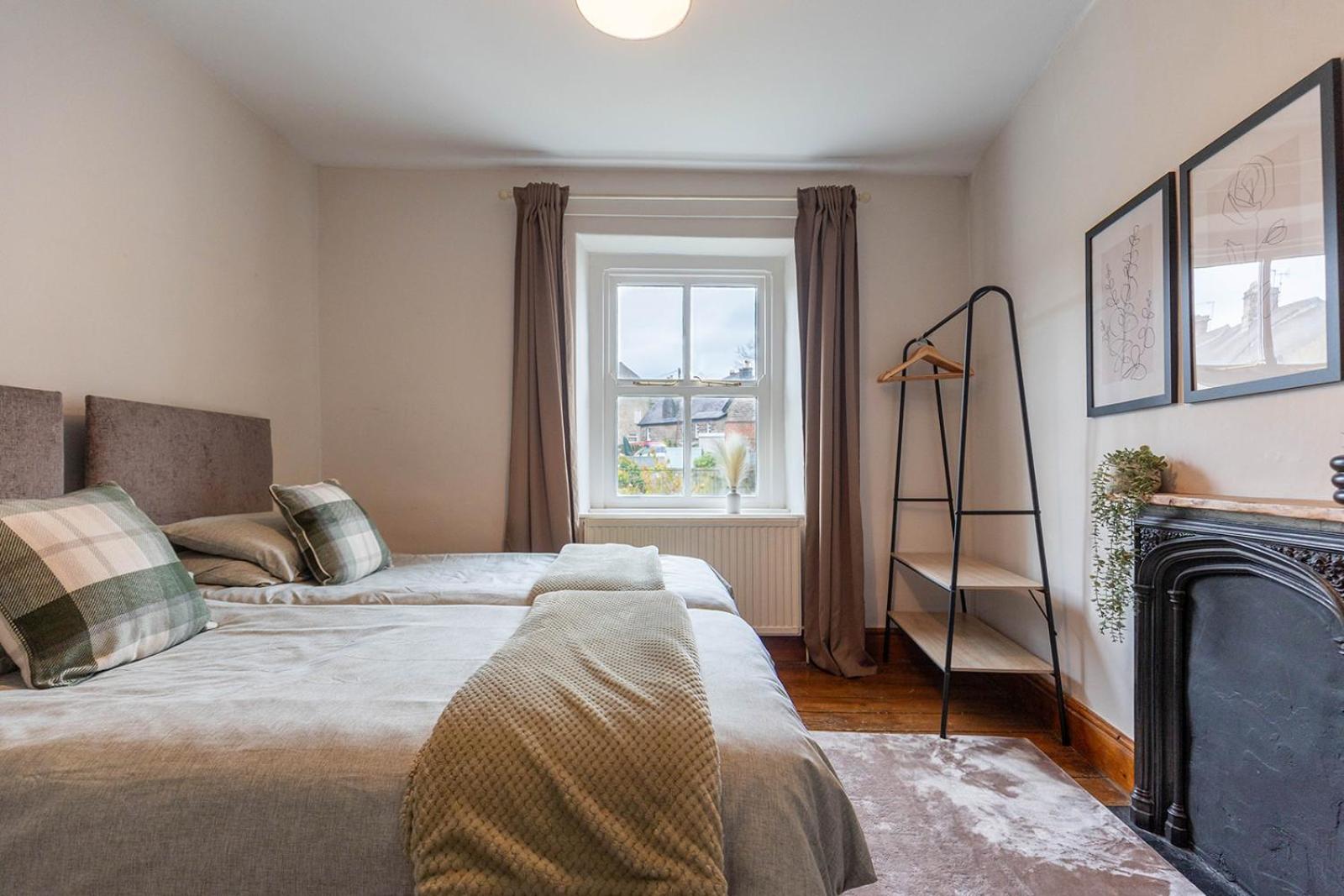 WEST VIEW COTTAGE - Charming Wensley Cottage in the Heart of Peaks
