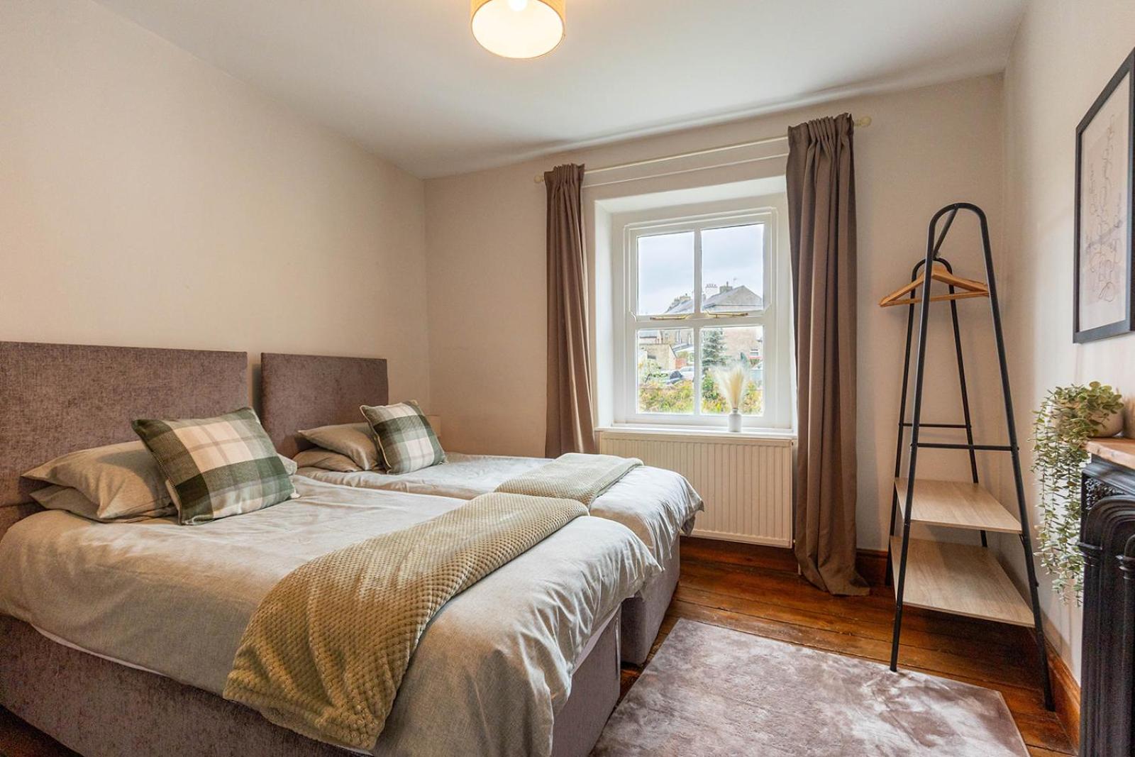 WEST VIEW COTTAGE - Charming Wensley Cottage in the Heart of Peaks