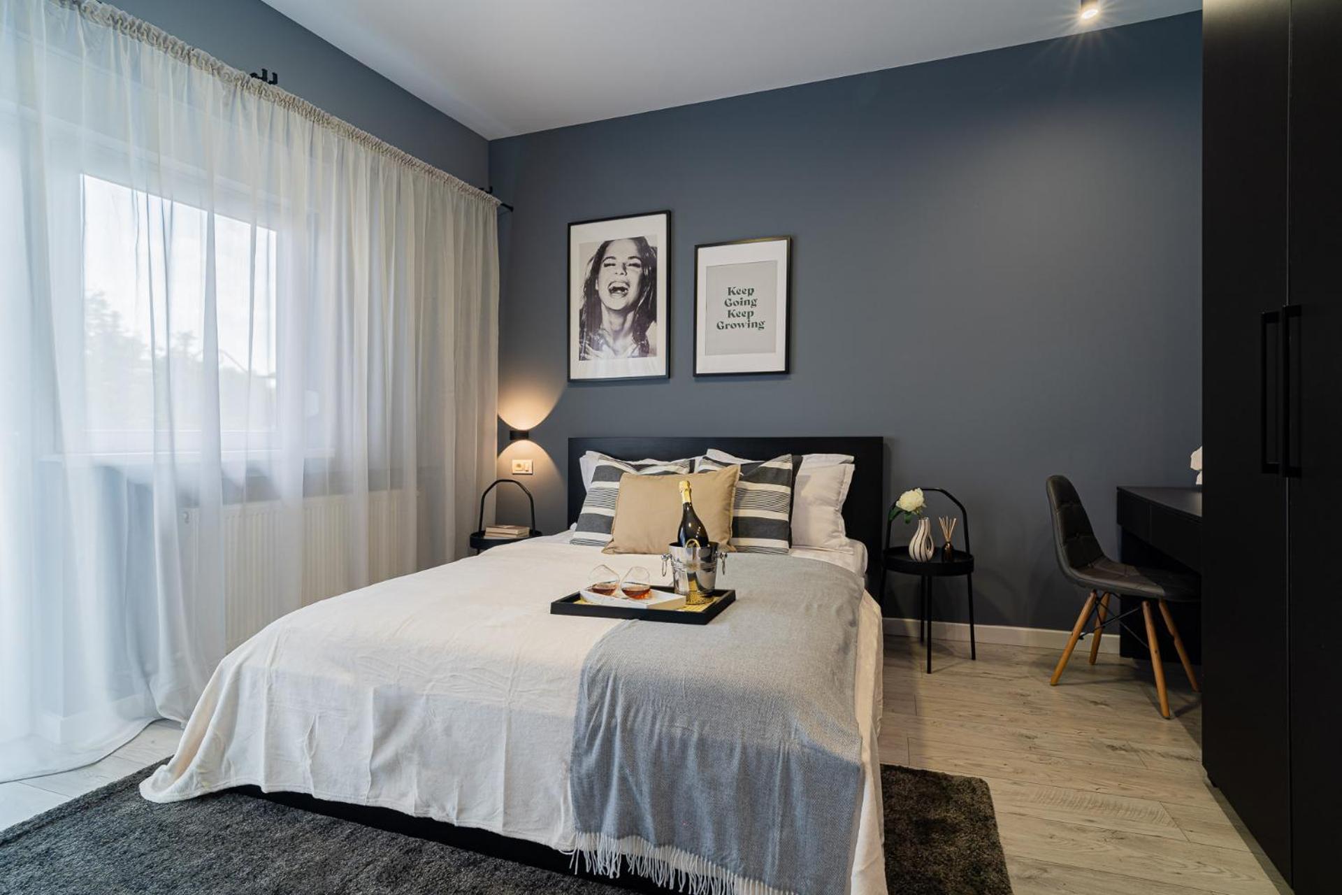 Chic Black & White 2BR Retreat on Dambovitei