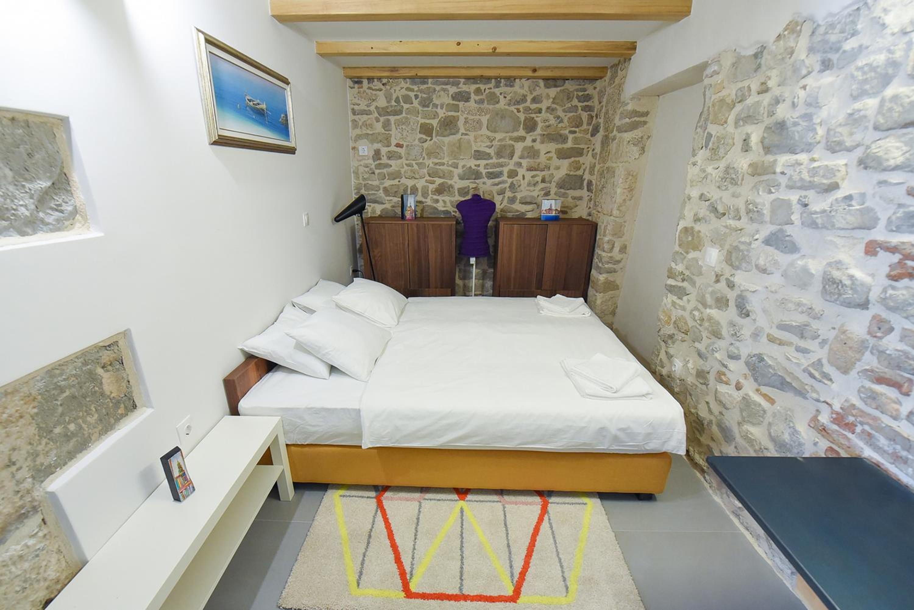 Pylon Rooms