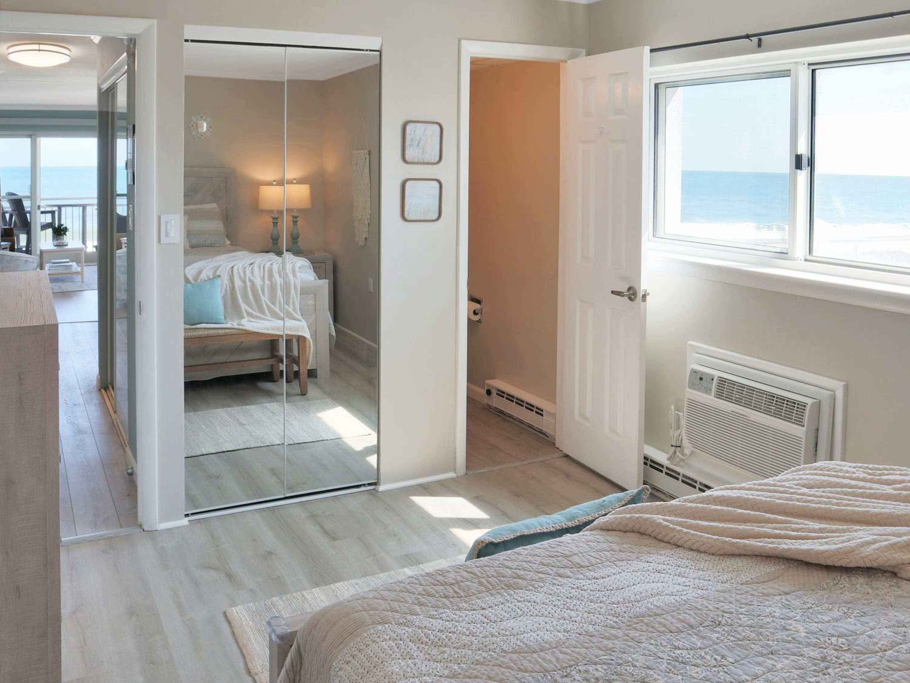 BeachBox III - The One with Unreal Beach Views - Couple's Getaway - Worcester House 401