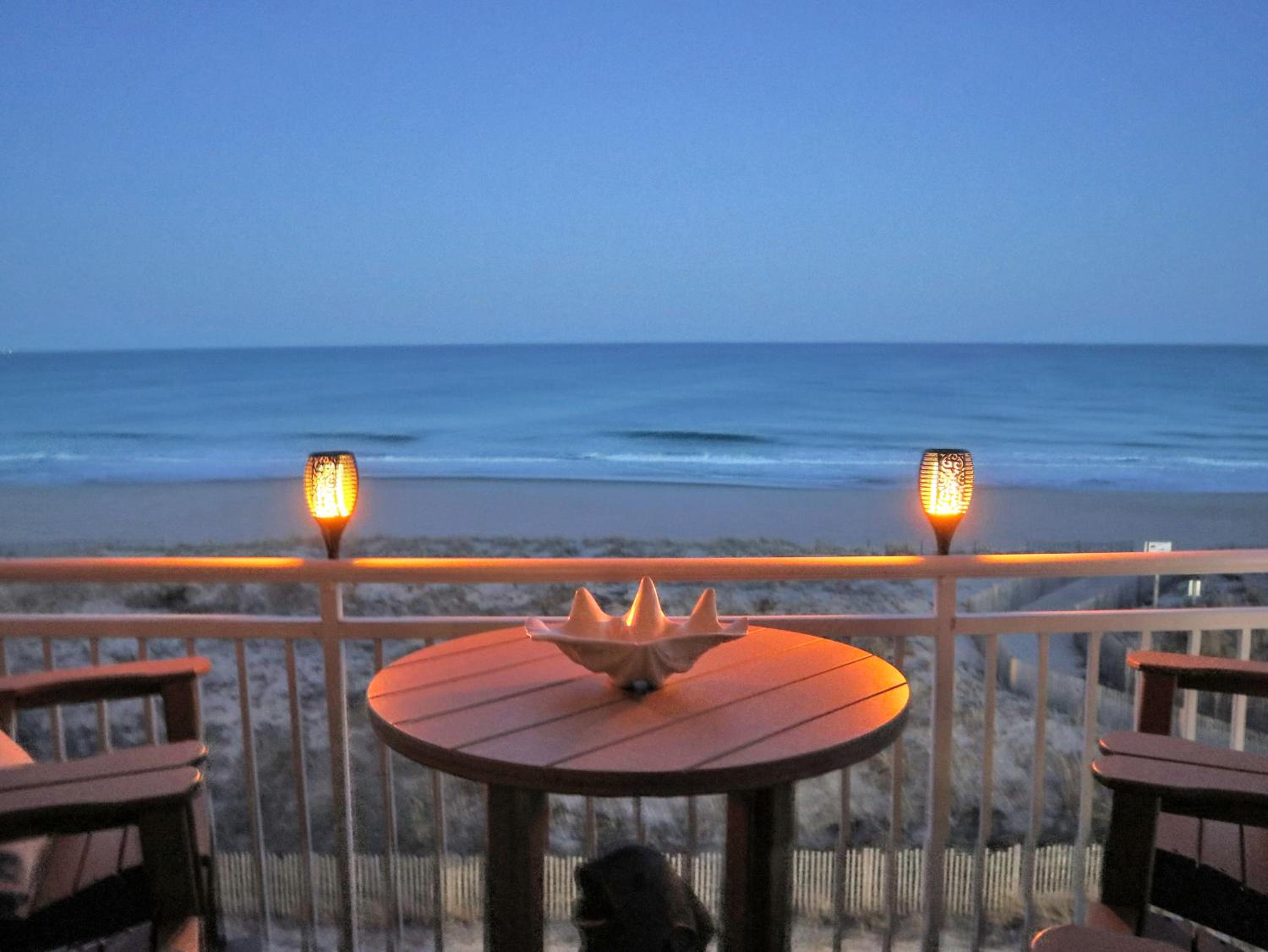 BeachBox III - The One with Unreal Beach Views - Couple's Getaway - Worcester House 401