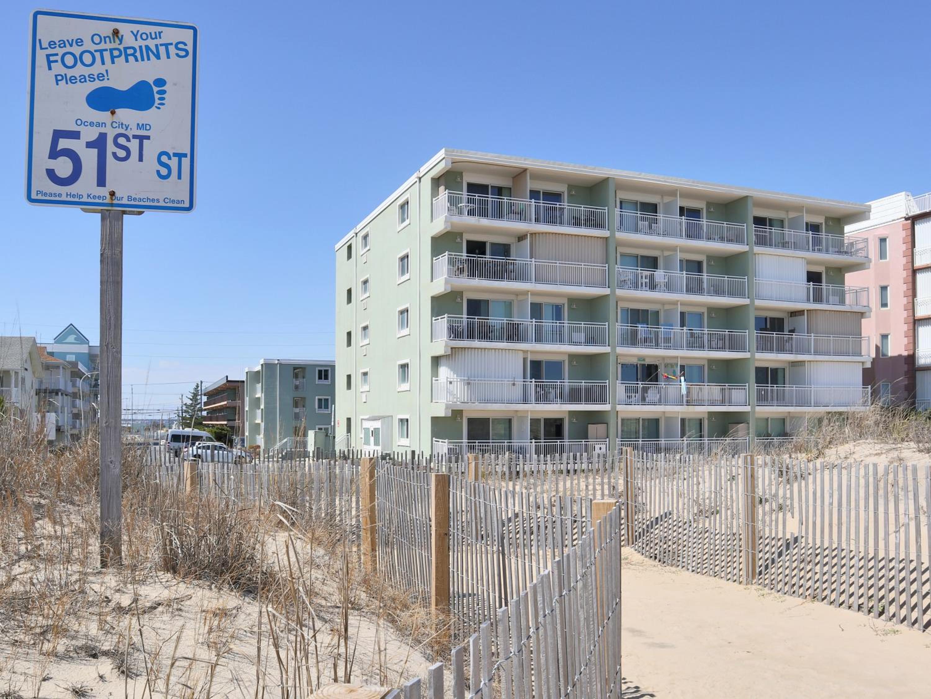 BeachBox III - The One with Unreal Beach Views - Couple's Getaway - Worcester House 401