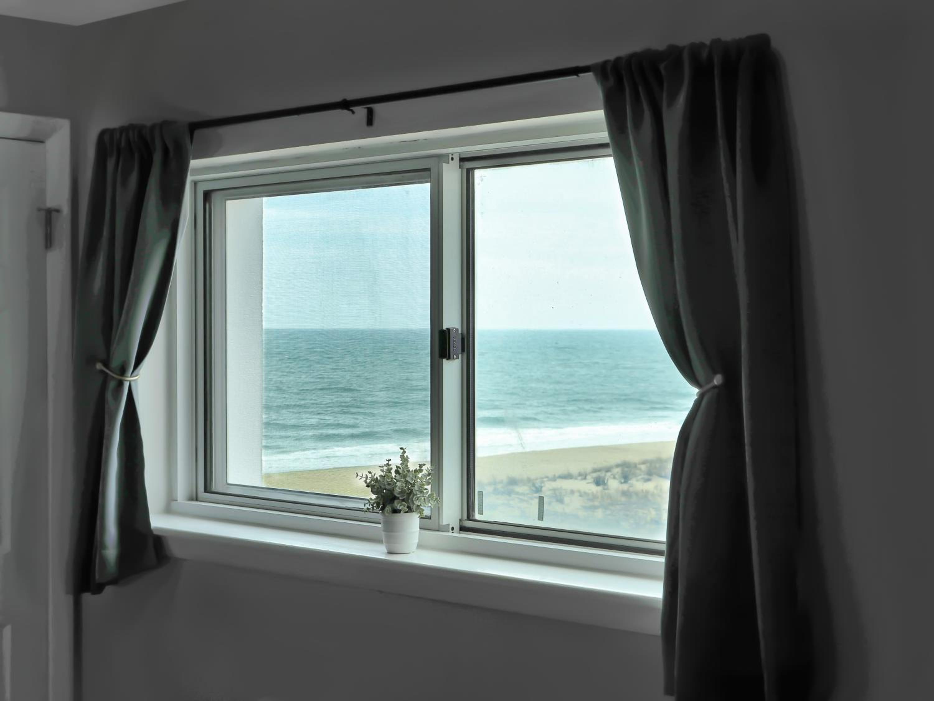 BeachBox III - The One with Unreal Beach Views - Couple's Getaway - Worcester House 401