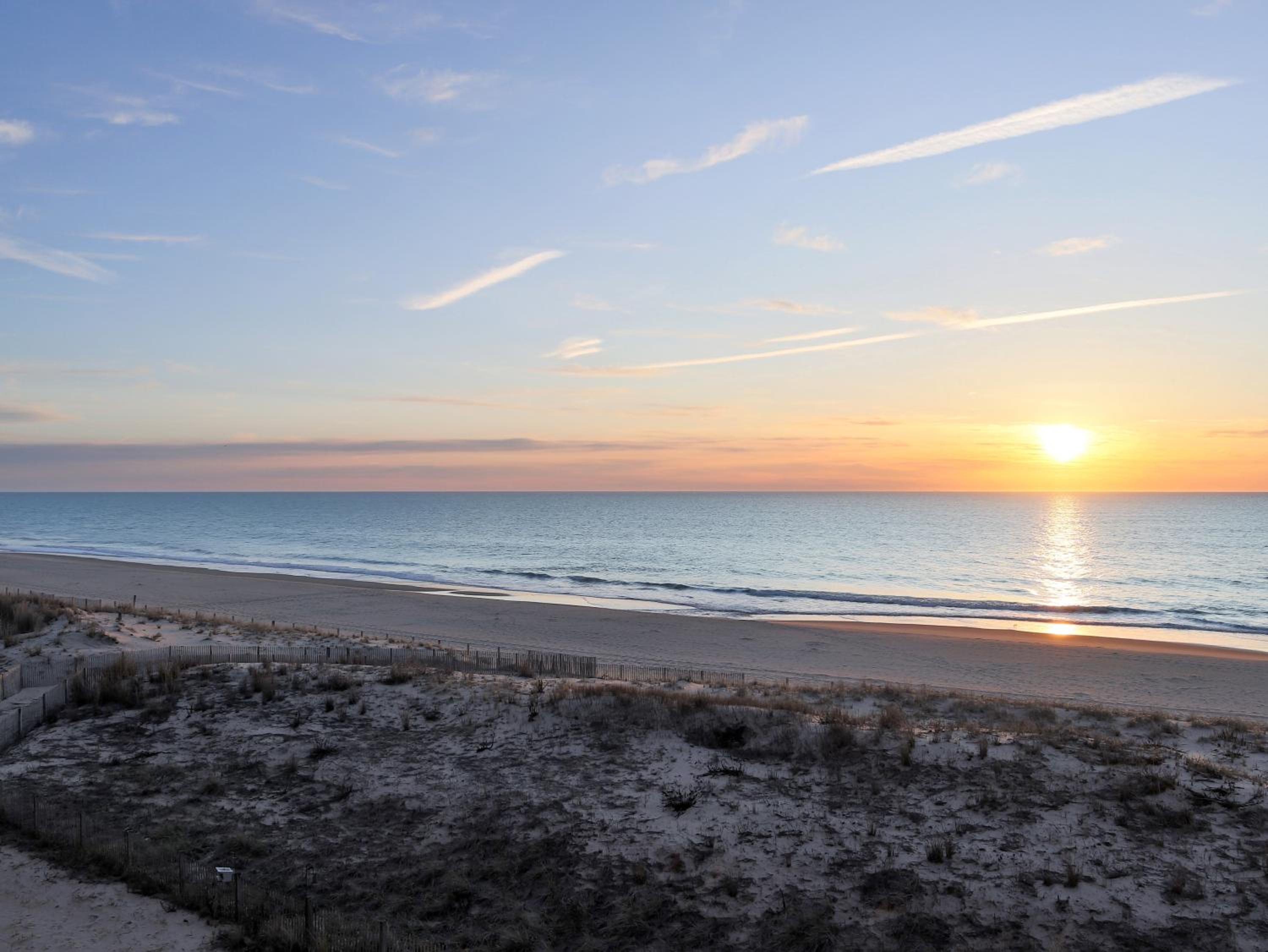 BeachBox III - The One with Unreal Beach Views - Couple's Getaway - Worcester House 401