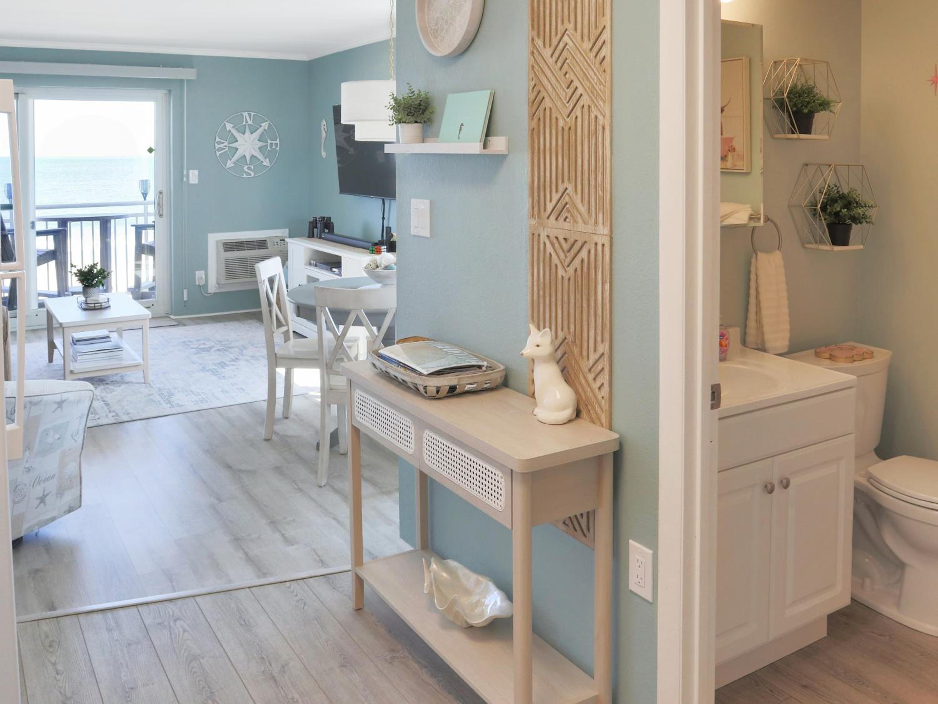 BeachBox III - The One with Unreal Beach Views - Couple's Getaway - Worcester House 401