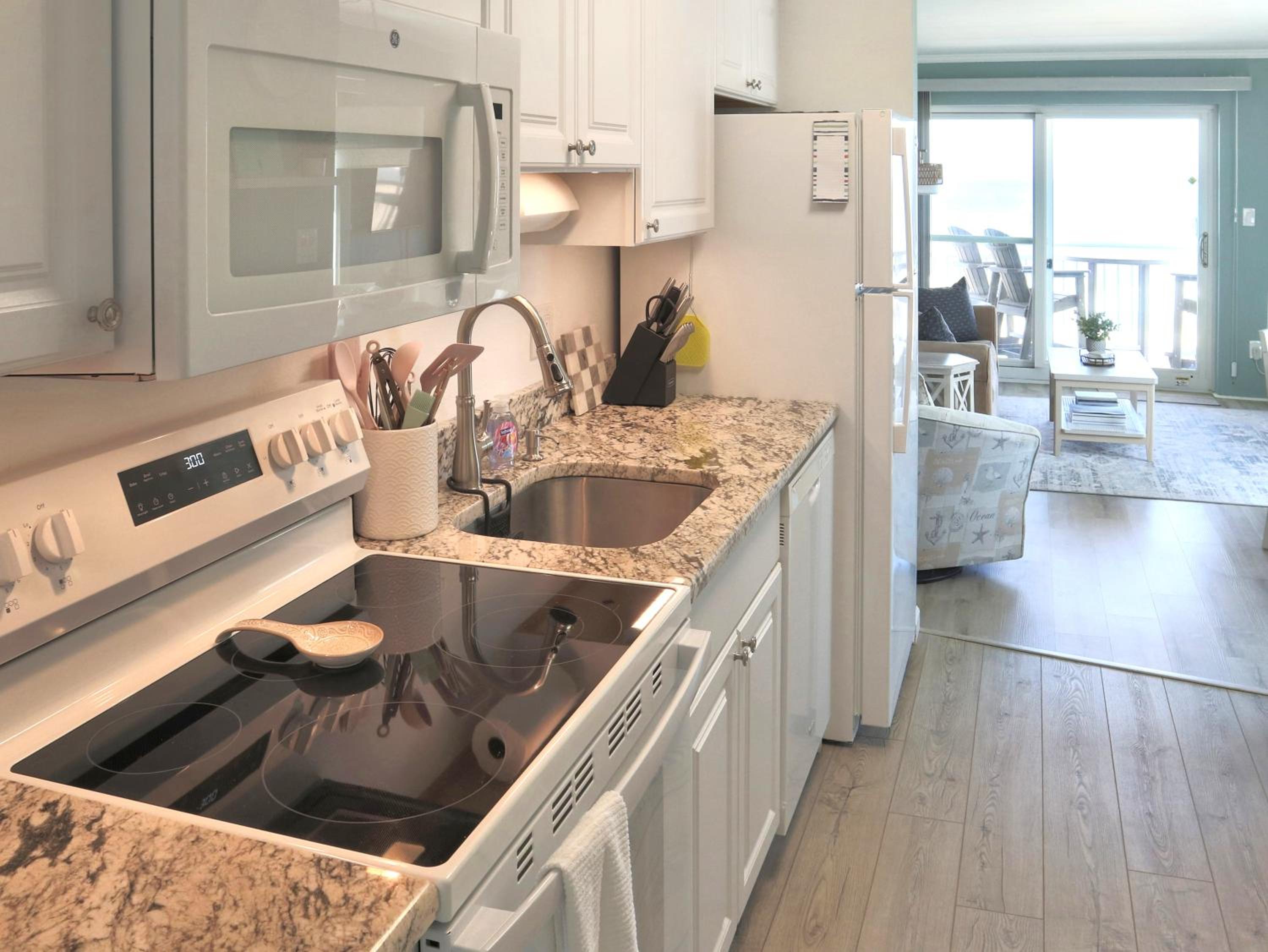 BeachBox III - The One with Unreal Beach Views - Couple's Getaway - Worcester House 401
