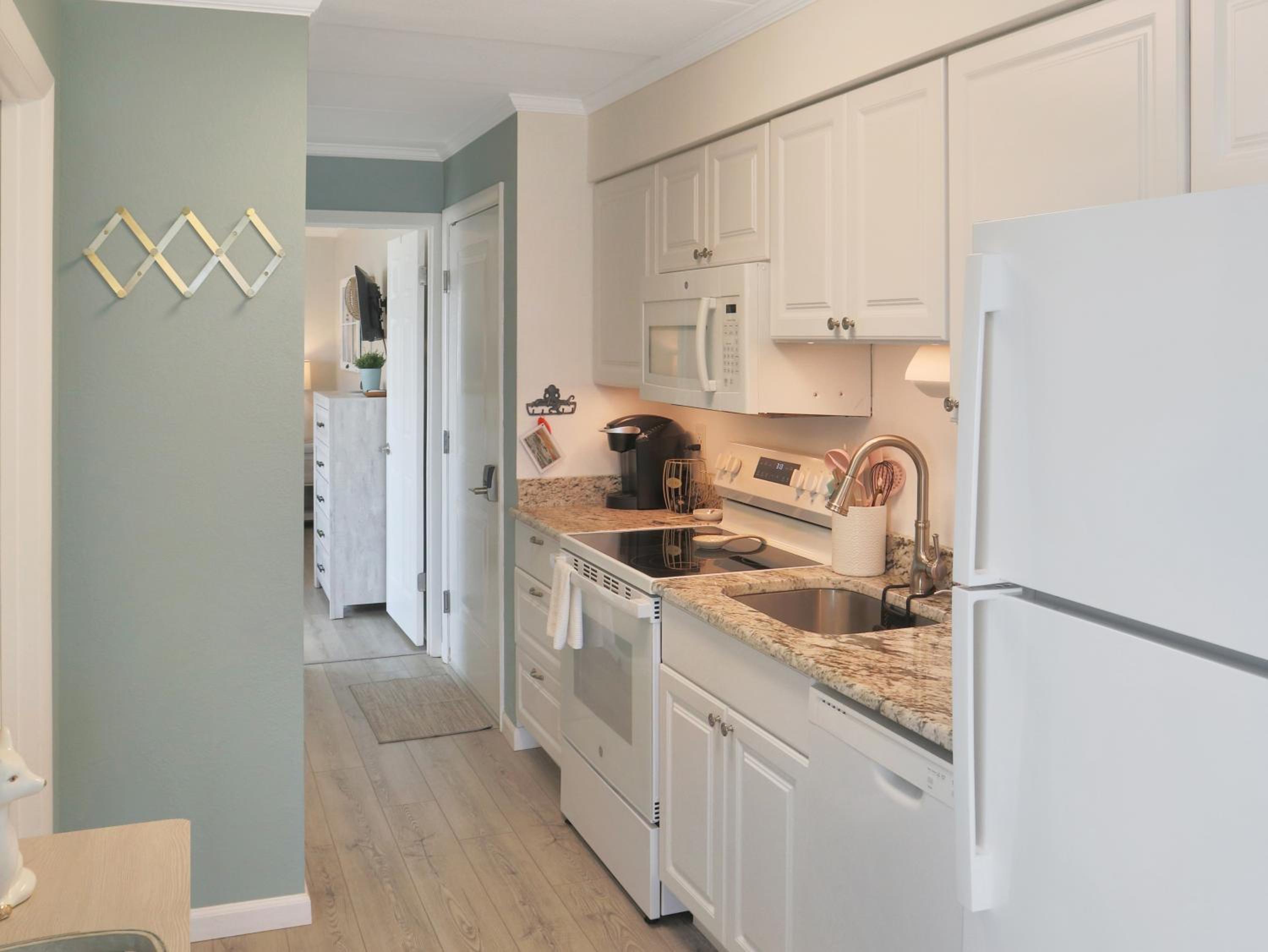 BeachBox III - The One with Unreal Beach Views - Couple's Getaway - Worcester House 401