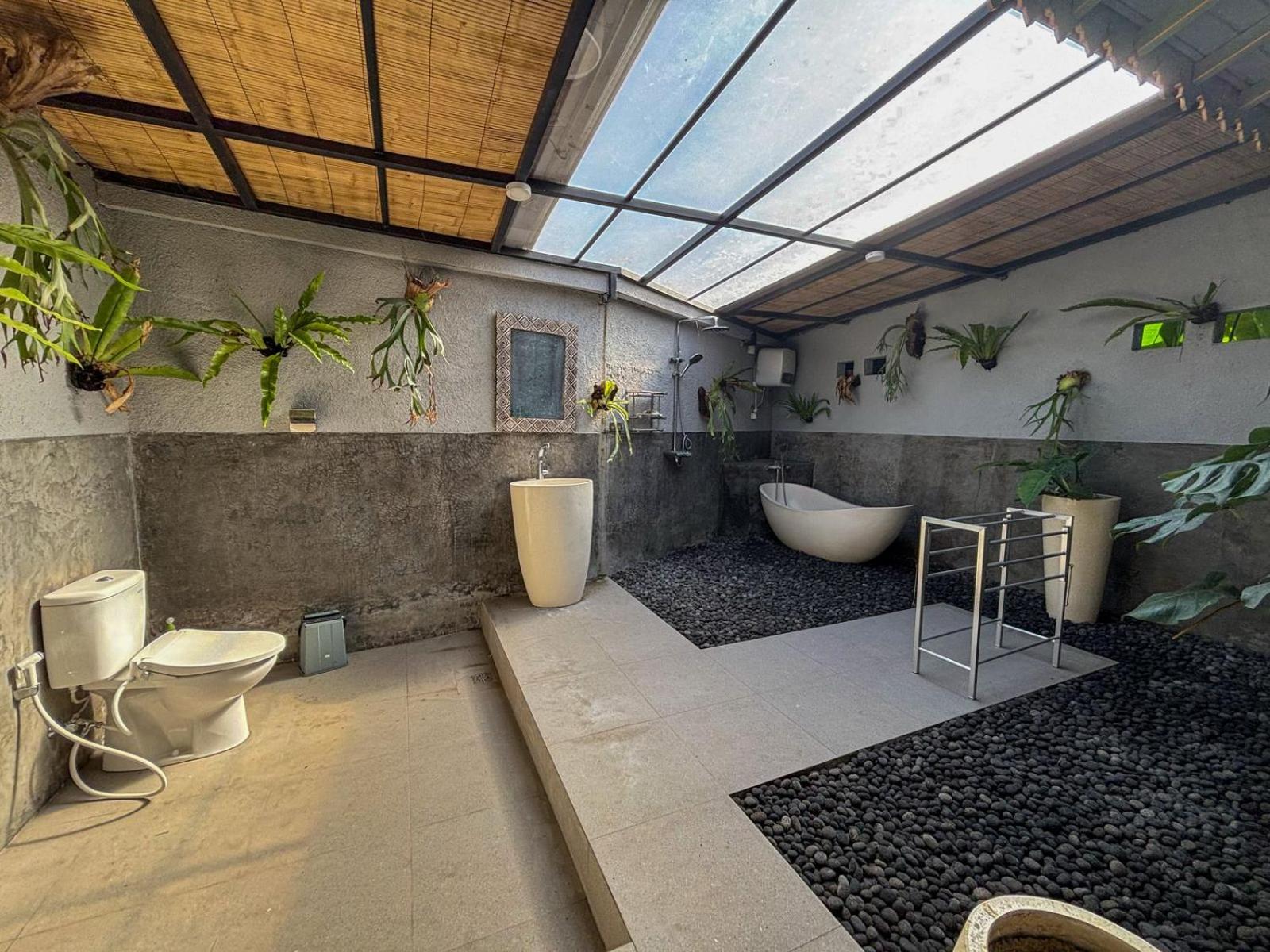 Swikara White House