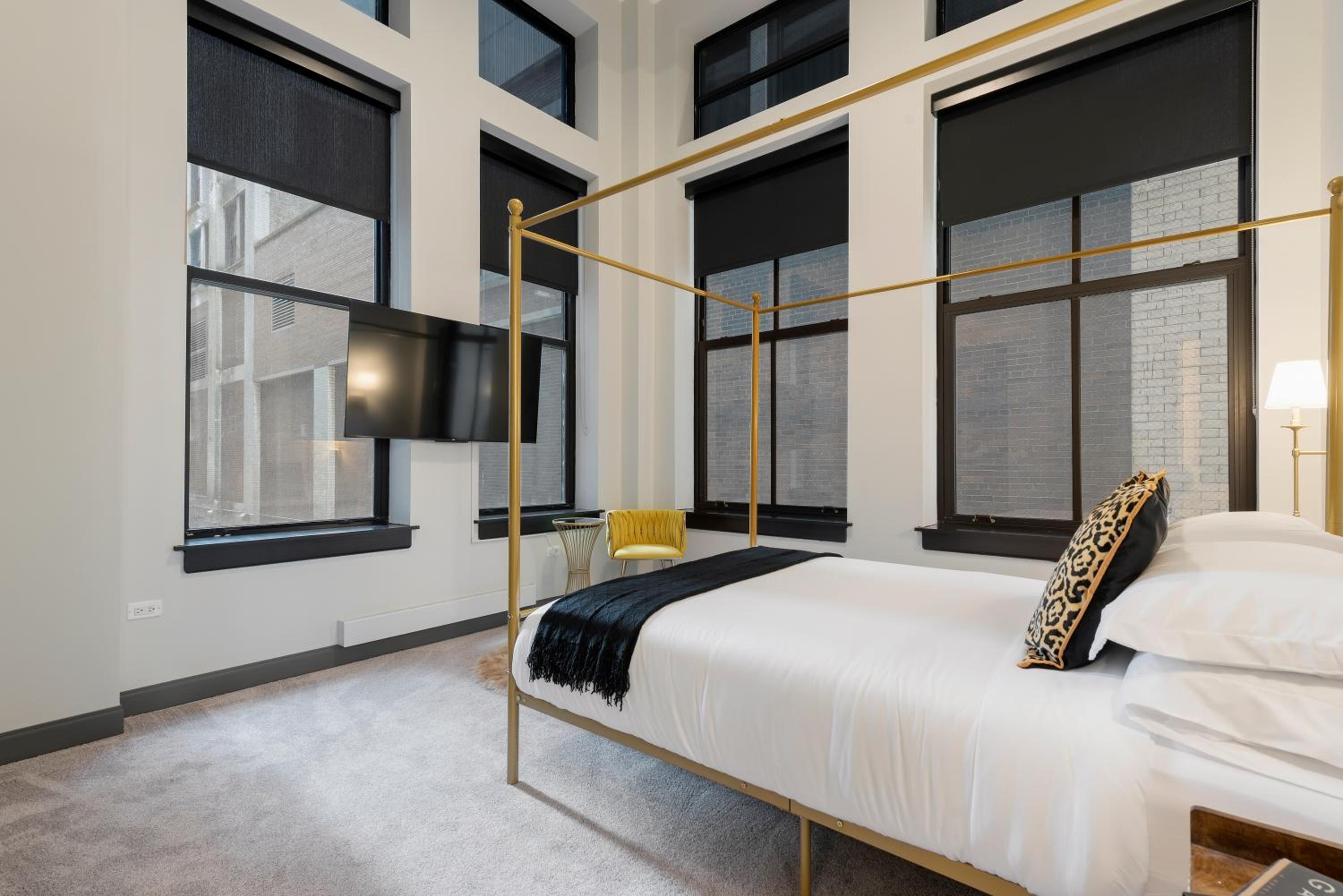 Experience Downtown Chicago at Millennium - Luxury Apartments in The Loop