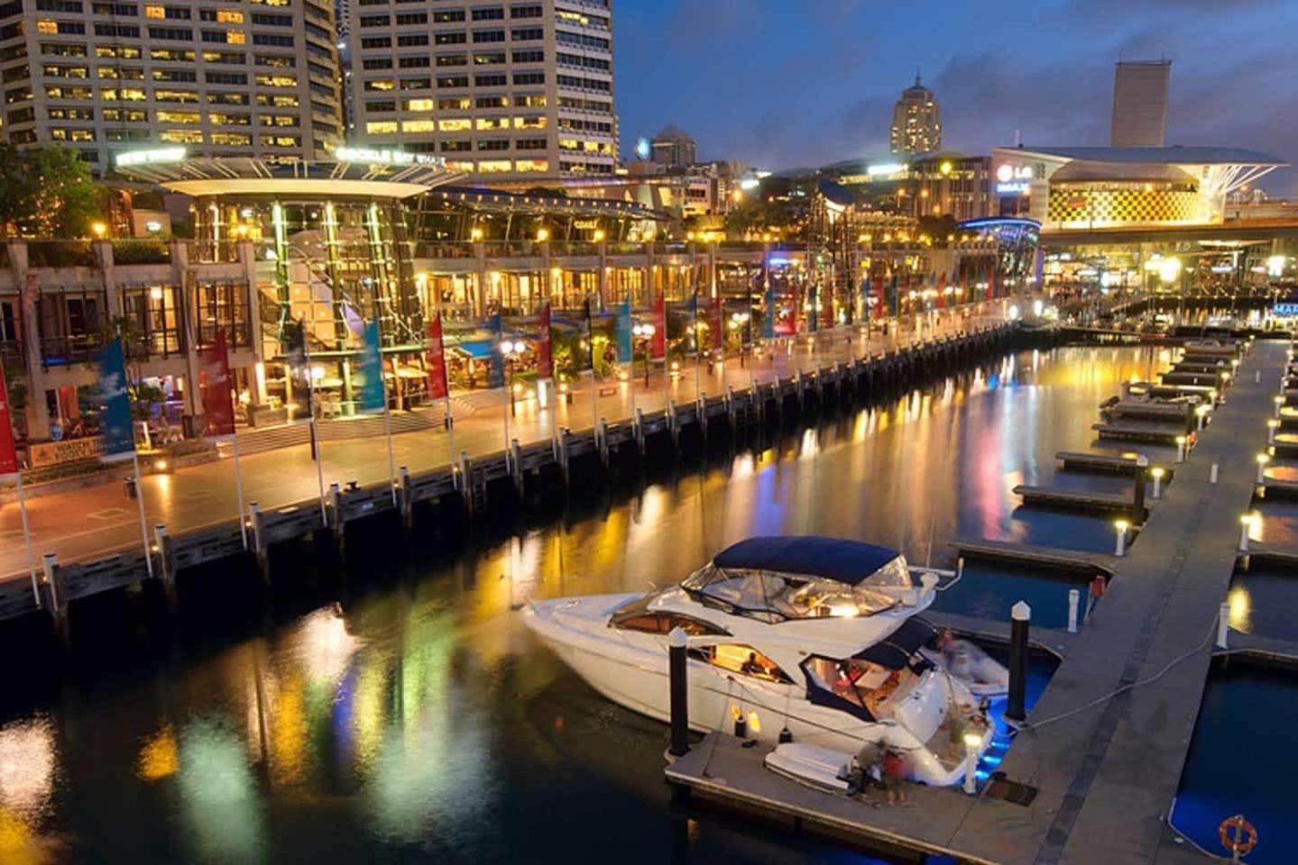 Darling Harbour 2BR Retreat with Spacious Balcony