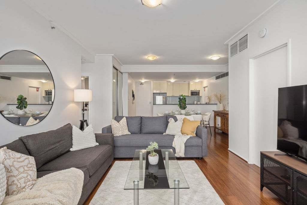 Darling Harbour 2BR Retreat with Spacious Balcony