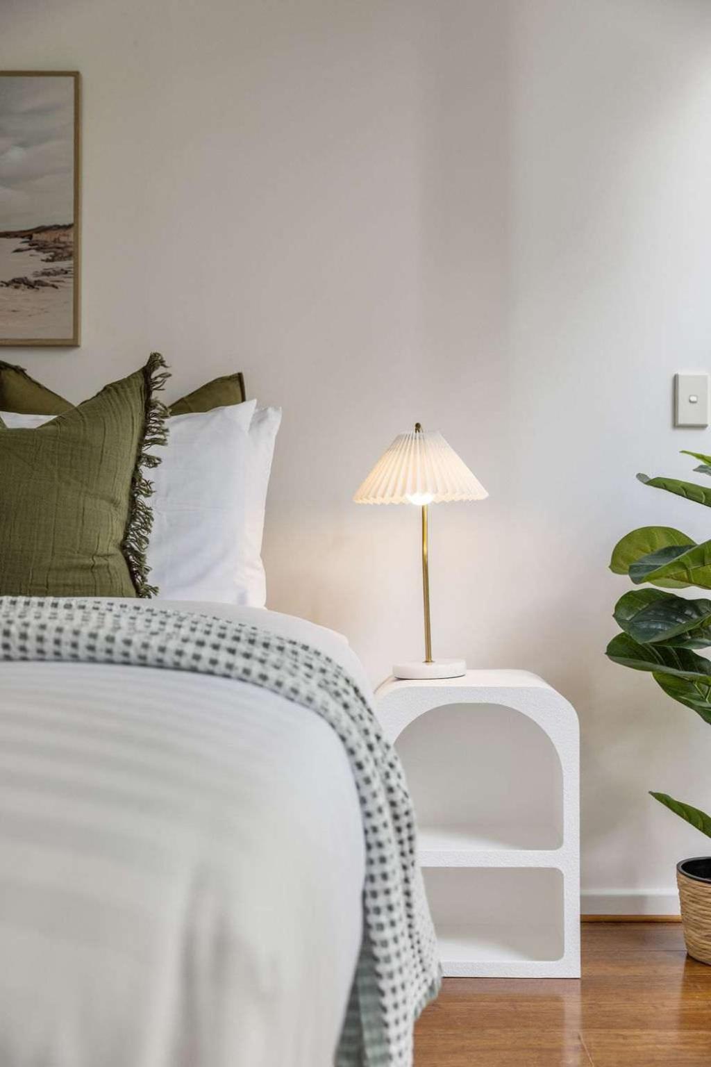 Darling Harbour 2BR Retreat with Spacious Balcony