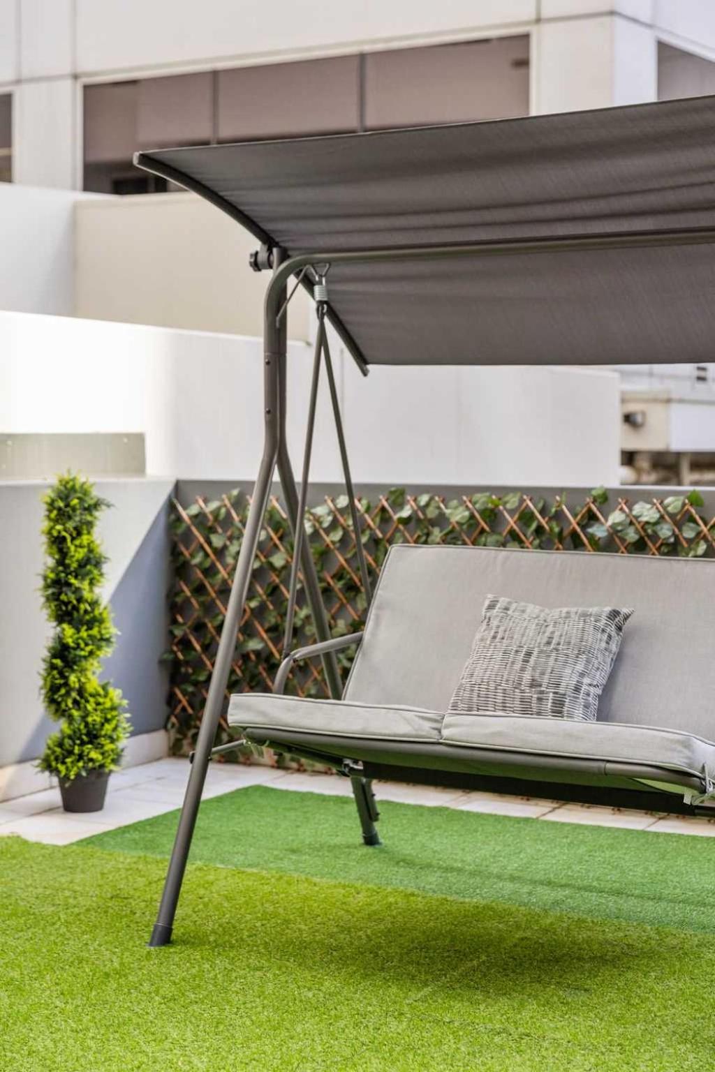 Darling Harbour 2BR Retreat with Spacious Balcony