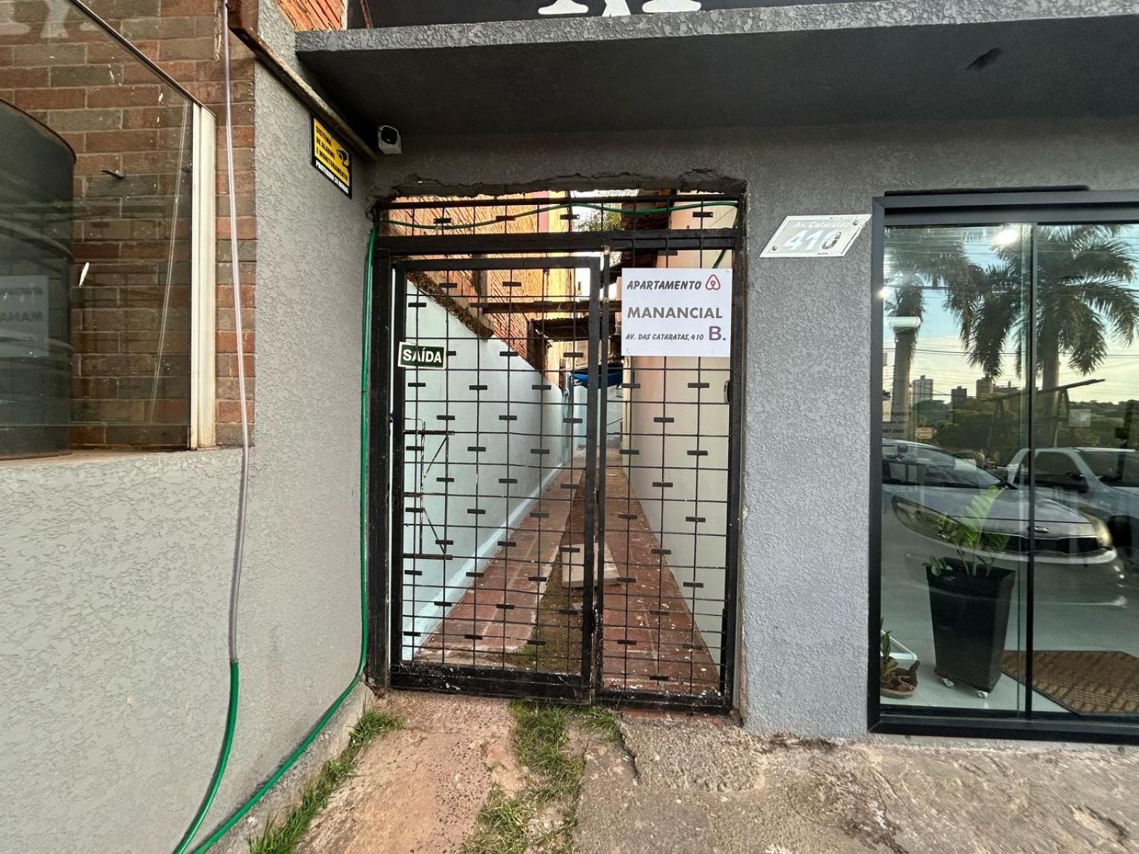 Apartamento na Av das Cataratas de 02 quartos