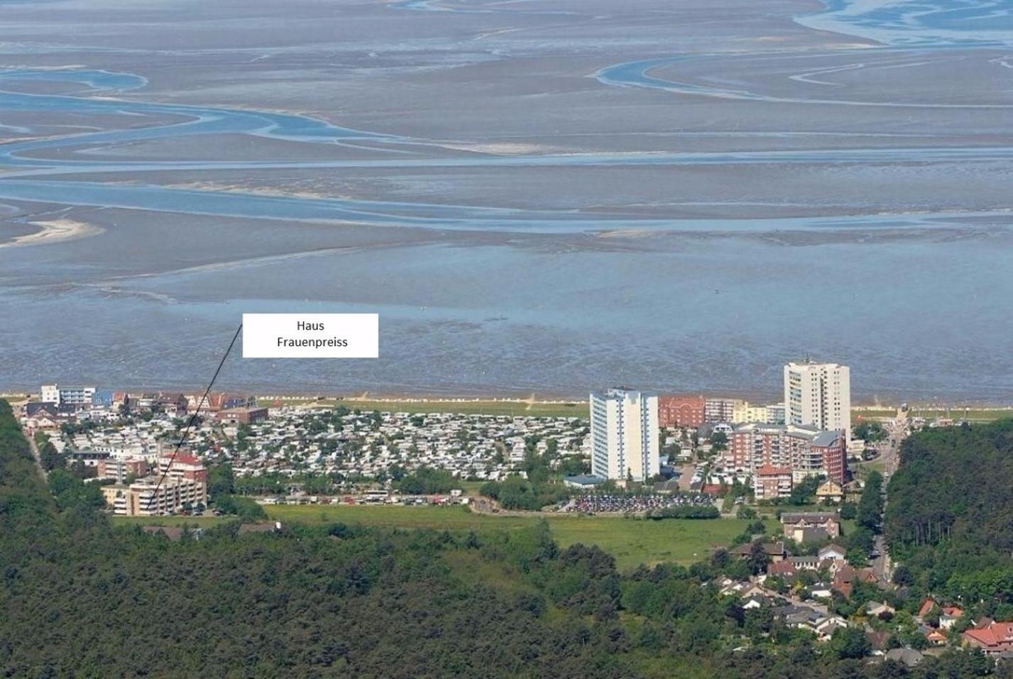 Strandloft Cuxhaven im Haus Frauenpreiß Sahlenburg - strandnah - 2 Hunde willkommen -Schwimmbad - Sauna - direkt am Wald - Dachterrasse mit Blick nach Neuw